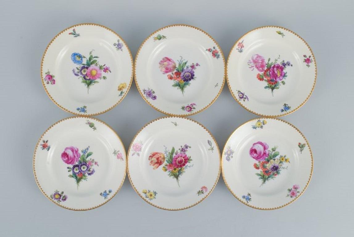 B&G, Bing & Grondahl Saxon flower.
12 cake plates decorated with flowers and gold trim.
Approximately 1920s.
In perfect condition.
Marked.
First factory quality.
Dimensions: d 14.0 x h 2.5 cm.