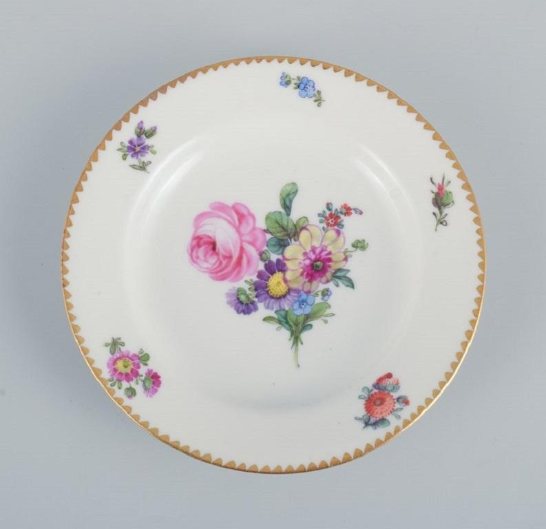 Peint à la main 12 assiettes à gâteau décorées de fleurs B&G, Bing & Grondahl Saxon en vente