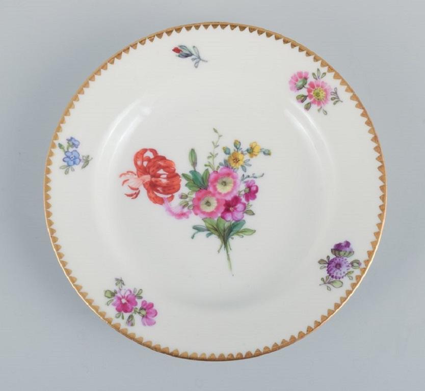 Début du 20ème siècle 12 assiettes à gâteau décorées de fleurs B&G, Bing & Grondahl Saxon en vente