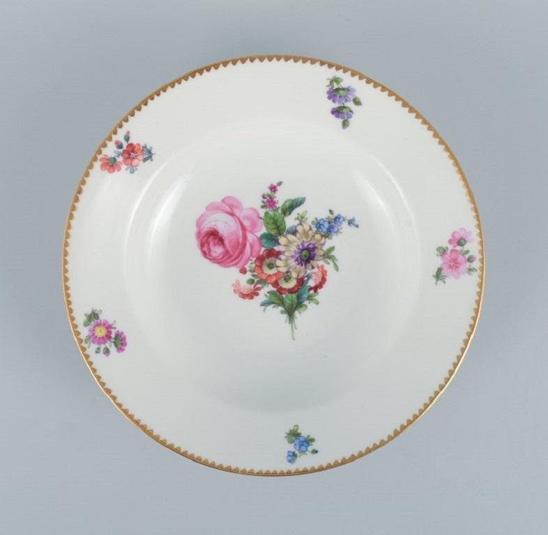 B&G, Bing & Grondahl Flor sajona, cinco platos hondos decorados con flores Pintado a mano en venta