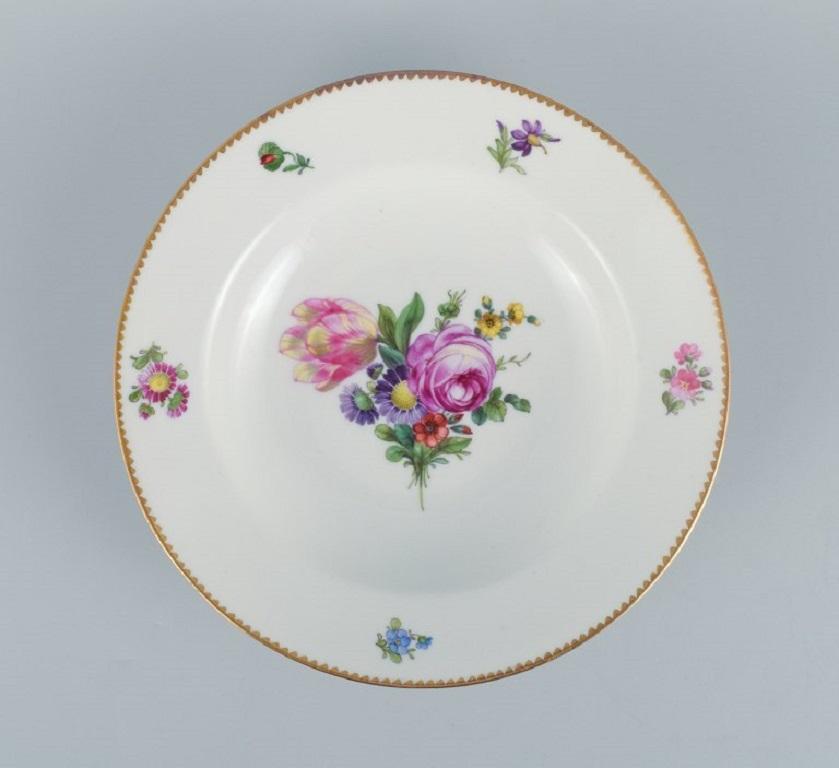 B&G, Bing & Grondahl Flor sajona, cinco platos hondos decorados con flores principios del siglo XX en venta