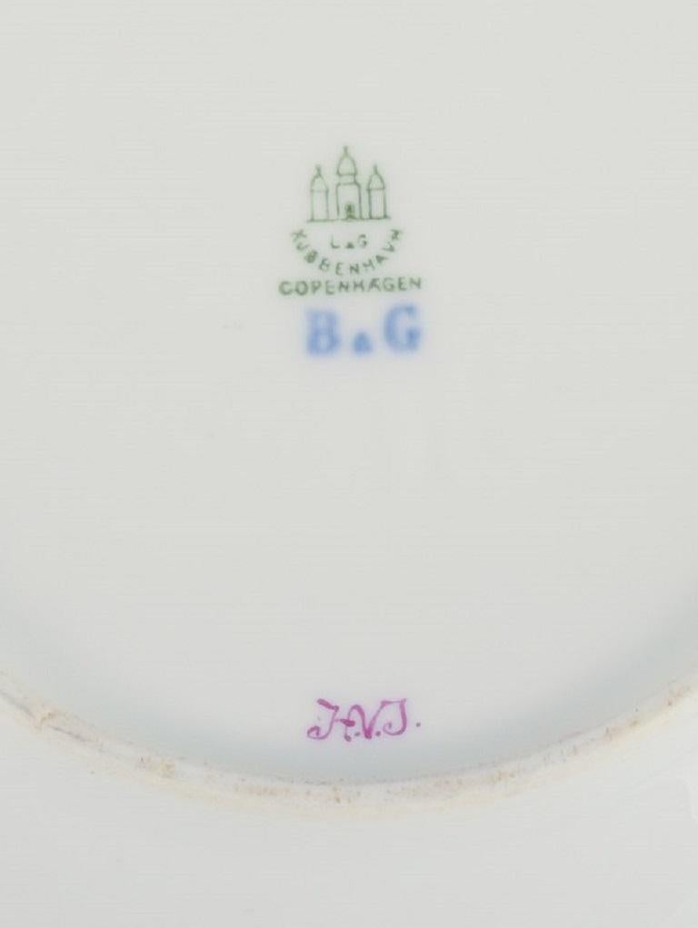 B&G, Bing & Grondahl Flor sajona, cinco platos hondos decorados con flores Porcelana en venta