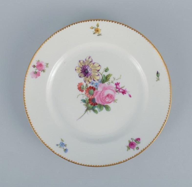 B&G, Bing and Grondahl Saxon Flower, Four Dinner Plates Decorated with Flowers In Excellent Condition For Sale In Copenhagen, DK