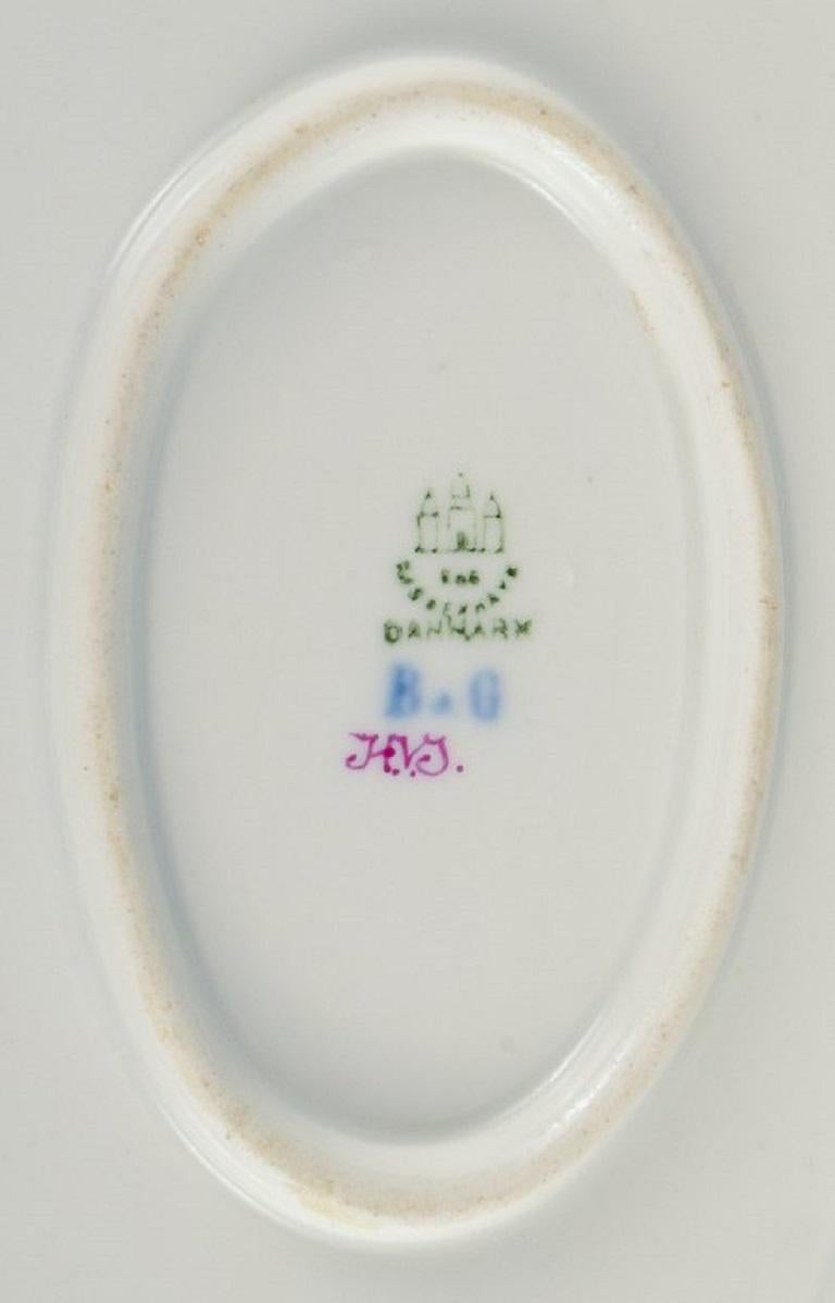 B&G, Flor Sajona de Bing y Grondahl. Plato grande decorado con flores Porcelana en venta