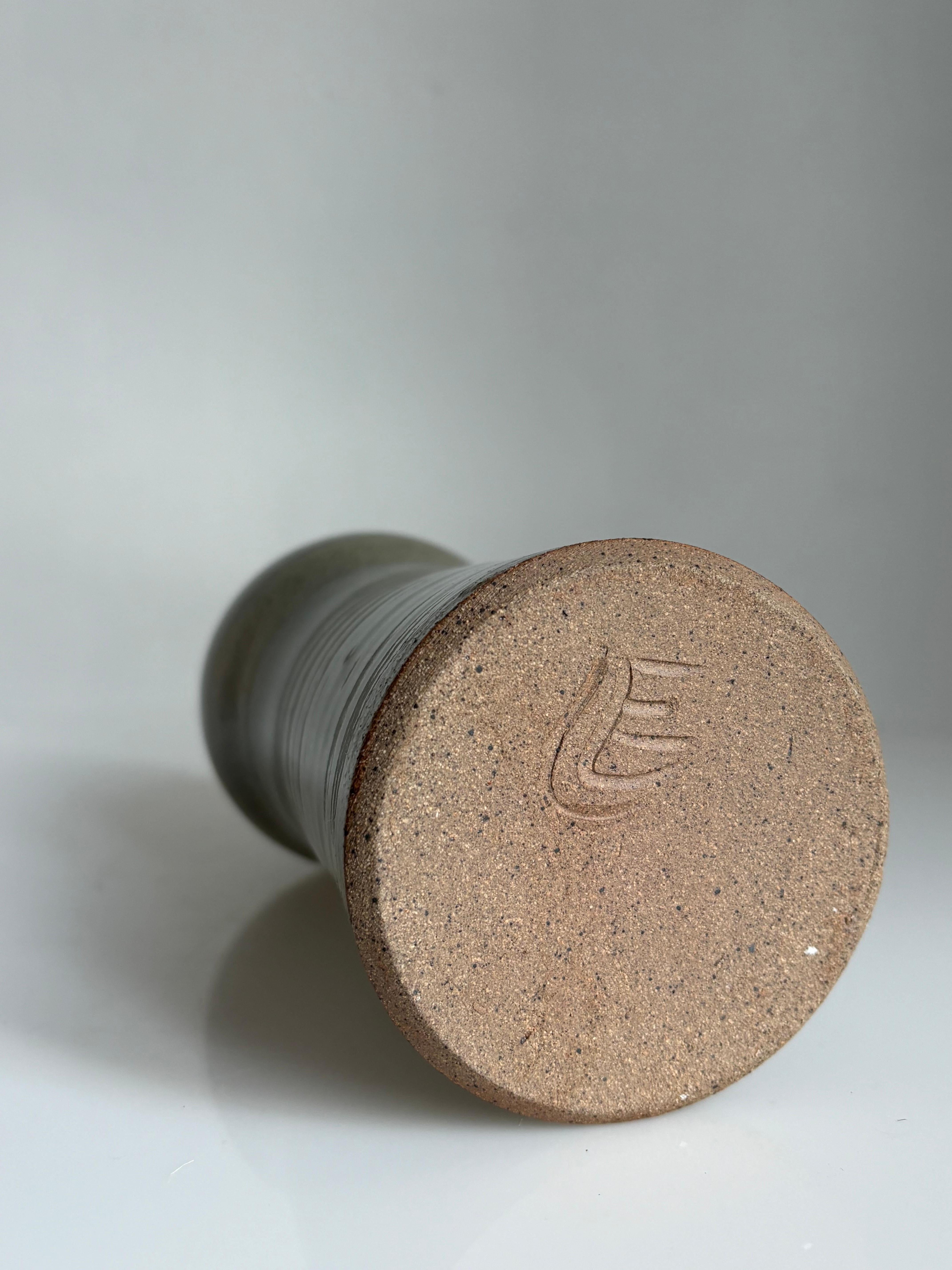 Céramique Vase en forme de bouteille organique, vert Sage, Danemark, années 1970 en vente