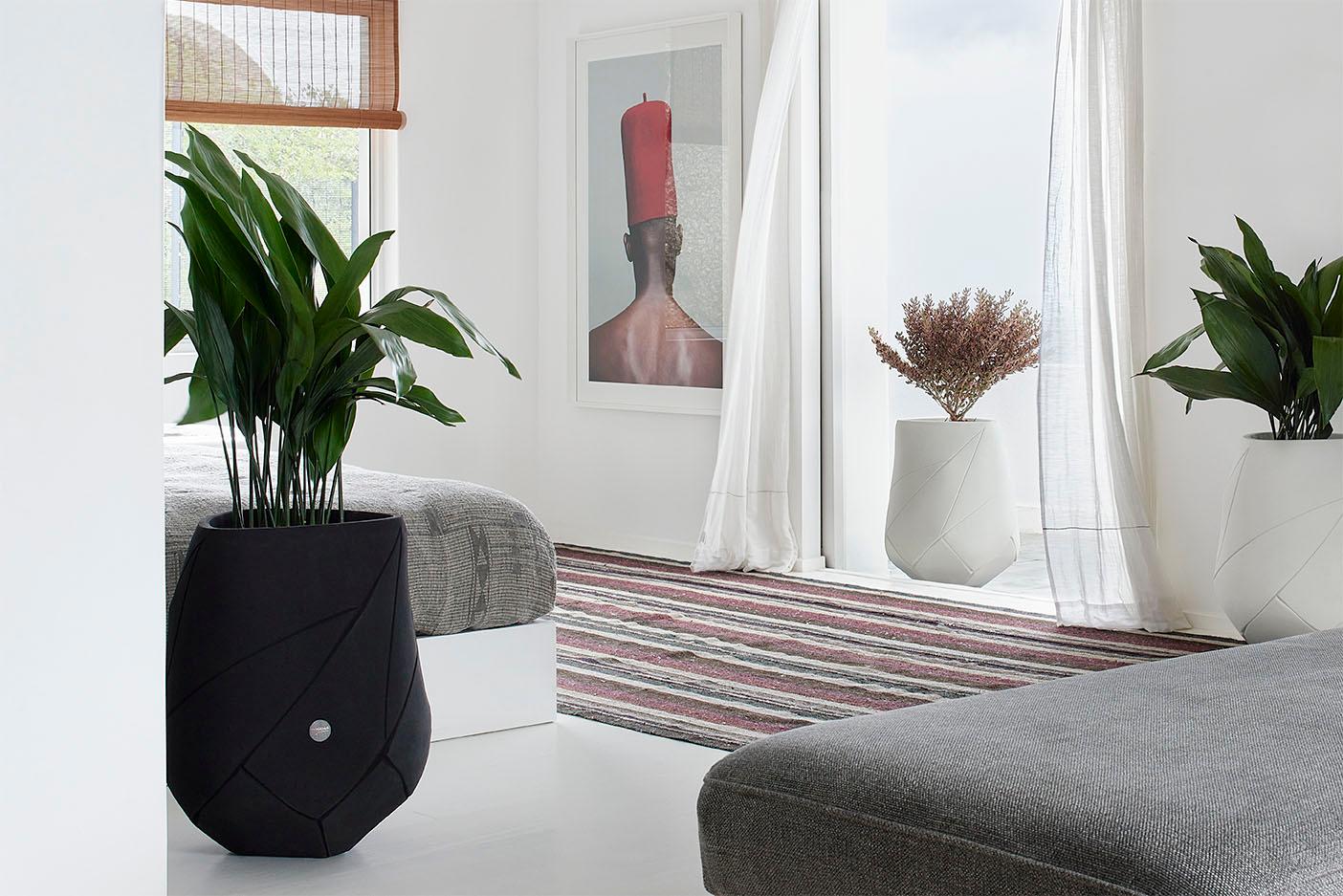 Bhaca Medium Sandstone Planter by Indigenus en vente 2