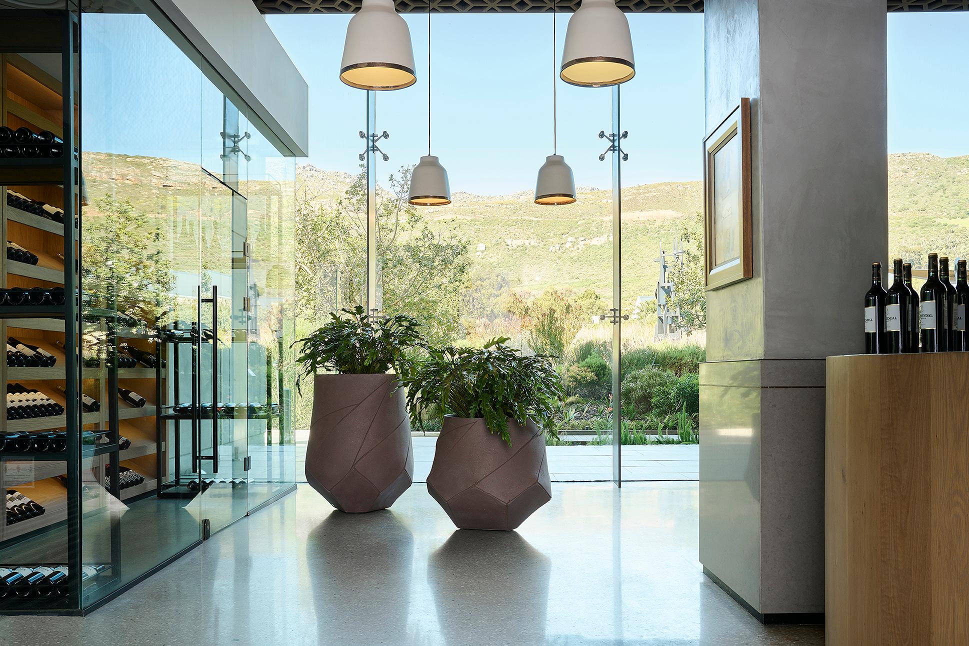 Jardinera Bhaca Pequeña Marrón by Indigenus en Nuevo estado para la venta en Geneve, CH