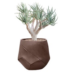 Bhaca Petite jardinière Brown by Indigenus