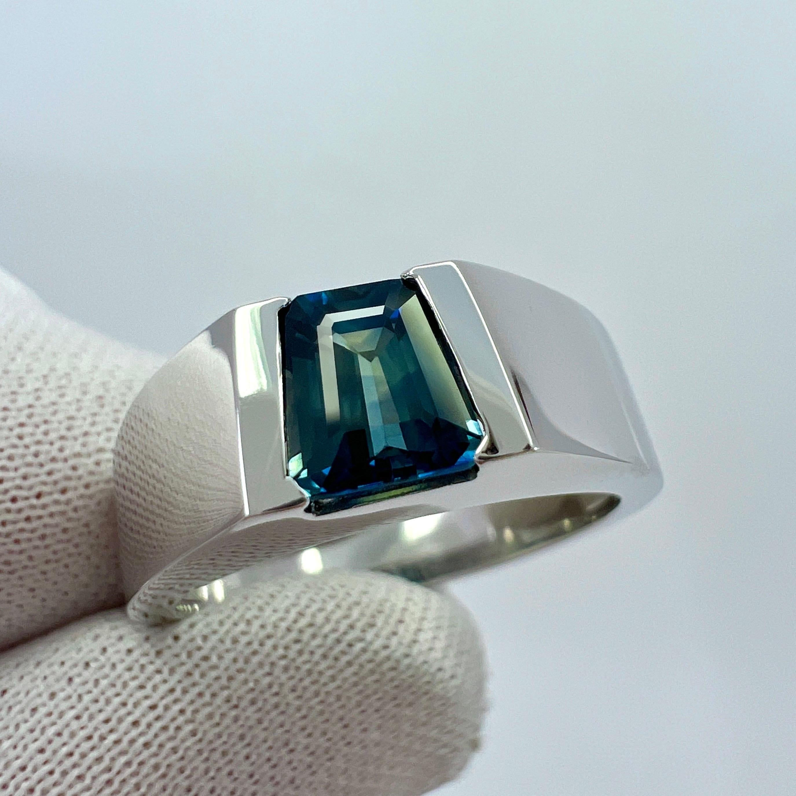 Siegelbandring aus 18 Karat Weißgold mit zweifarbigem blau-grünem australischem Saphir im Fancy-Schliff 6