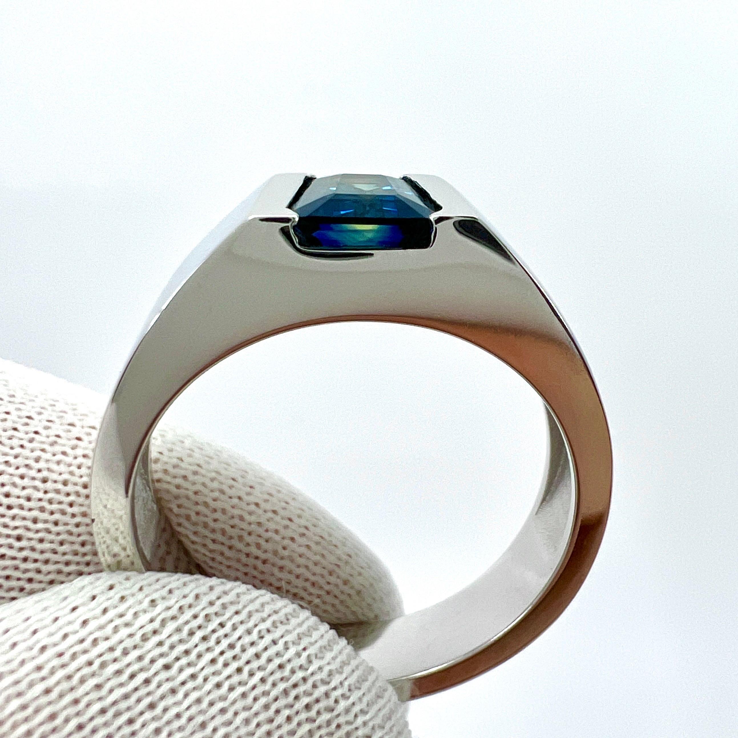 Siegelbandring aus 18 Karat Weißgold mit zweifarbigem blau-grünem australischem Saphir im Fancy-Schliff 1