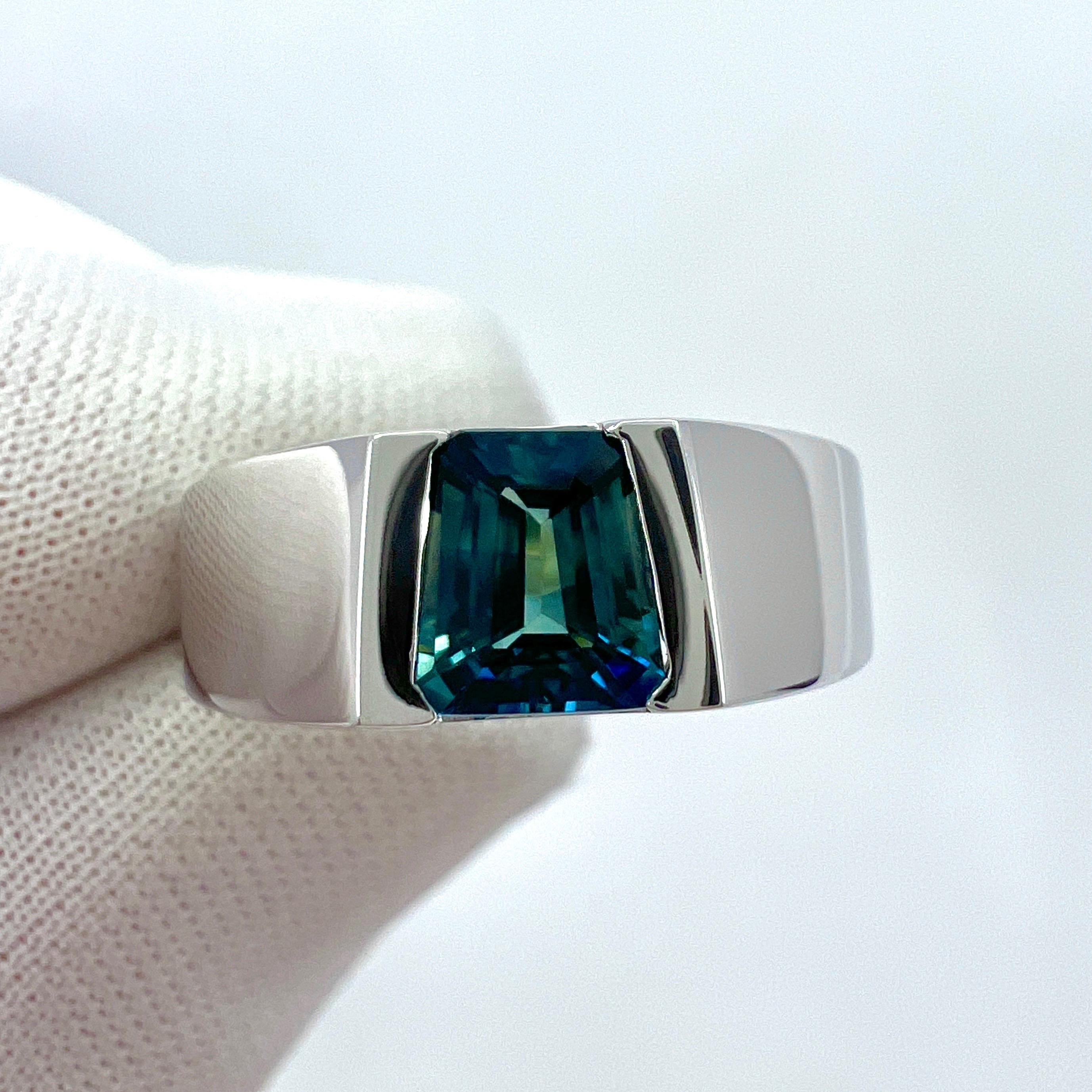 Siegelbandring aus 18 Karat Weißgold mit zweifarbigem blau-grünem australischem Saphir im Fancy-Schliff 4