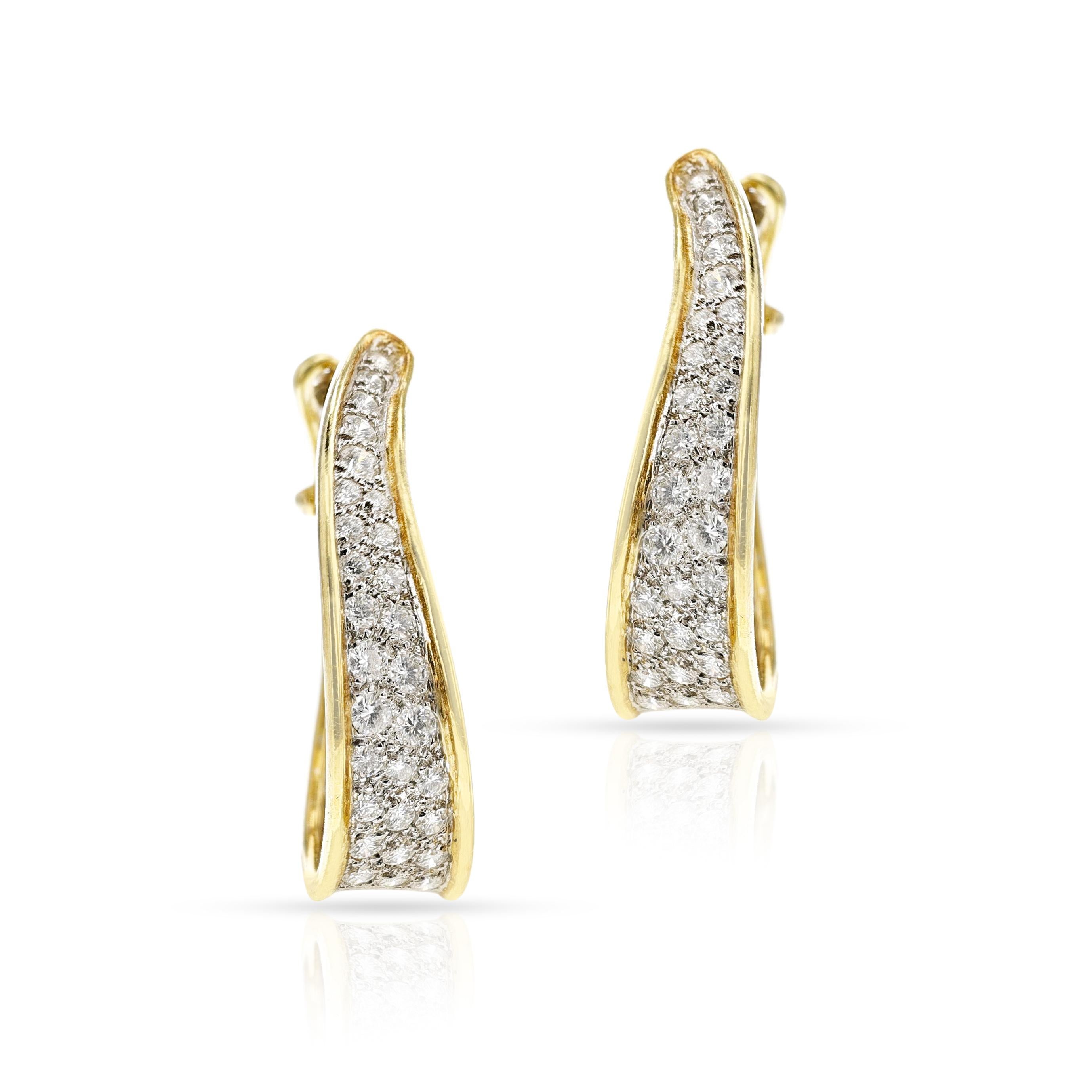 A pair of Curved Diamond Hoops made in 18k bi-color gold- yellow and white. The diamonds weigh appx. 3.80 carats total. The measurements of the hoops are 1 3/8 x 1/4 inches.
Total Weight: 15.4 grams