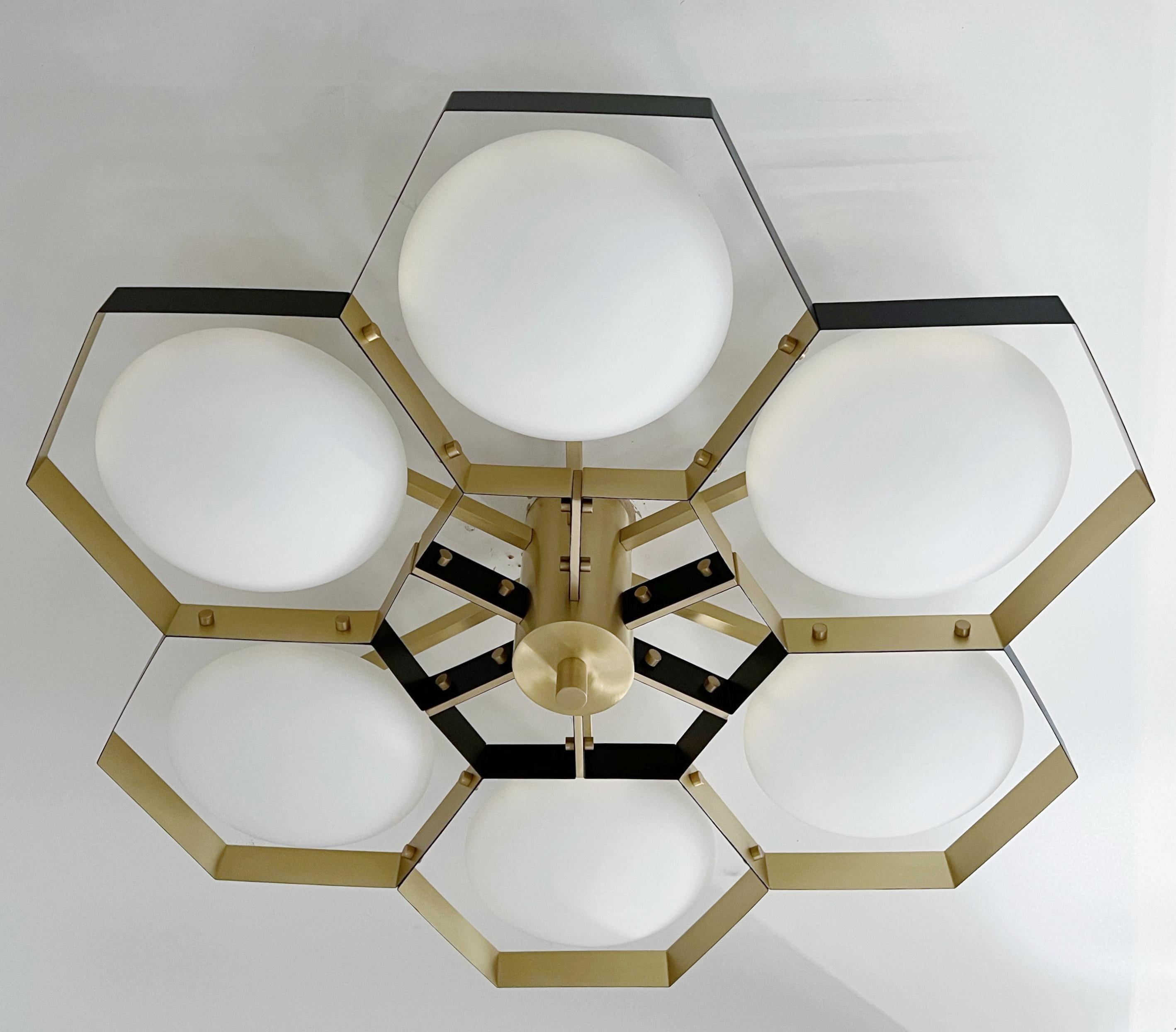 Mid-Century Modern Ruche bicolore encastrée par Fabio Ltd en vente