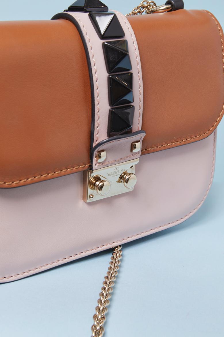 Marron Sac en cuir bicolore avec clous noirs VALENTINO GARAVANI en vente