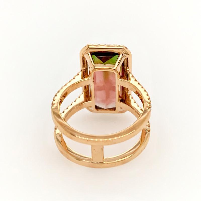 Contemporary Bi-Color Tourmaline and Diamond 18 Karat Rose Gold Ring For Sale