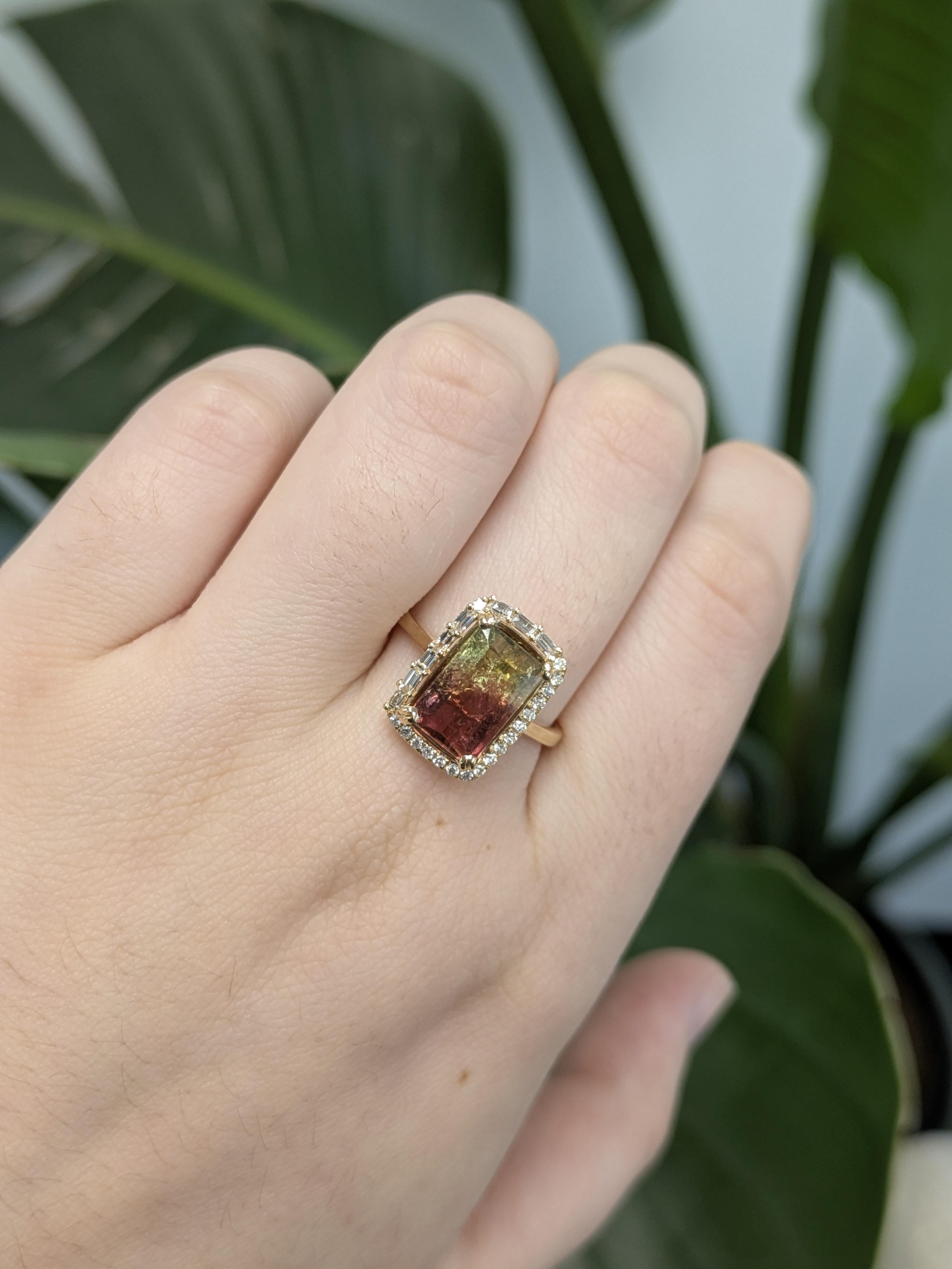 This stunning ring showcases a 3.19-carat cushion-cut bi-color tourmaline, measuring 12x8mm, set in 14k gold (1.75g). The vibrant hues of the center stone are enhanced by a halo of 20 sparkling diamonds, totaling 0.32cttw. A unique and elegant piece