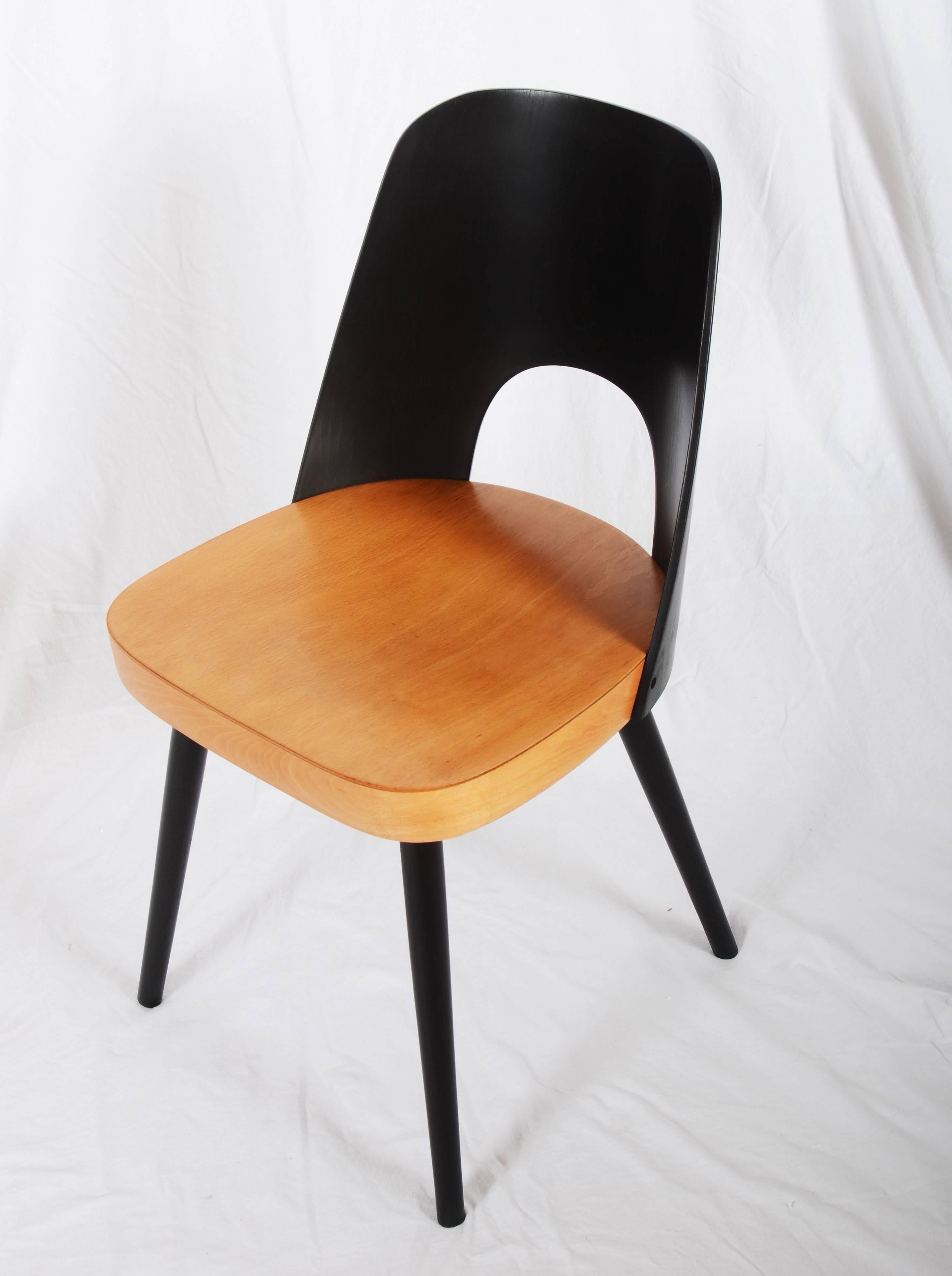 Beechwood, beech plywood designed by Oswald Haerdtl for Thonet.
Perfectly restored bicolored condition.
Up to 12 pieces available but delivery time is 5-6 weeks, price per chair

 