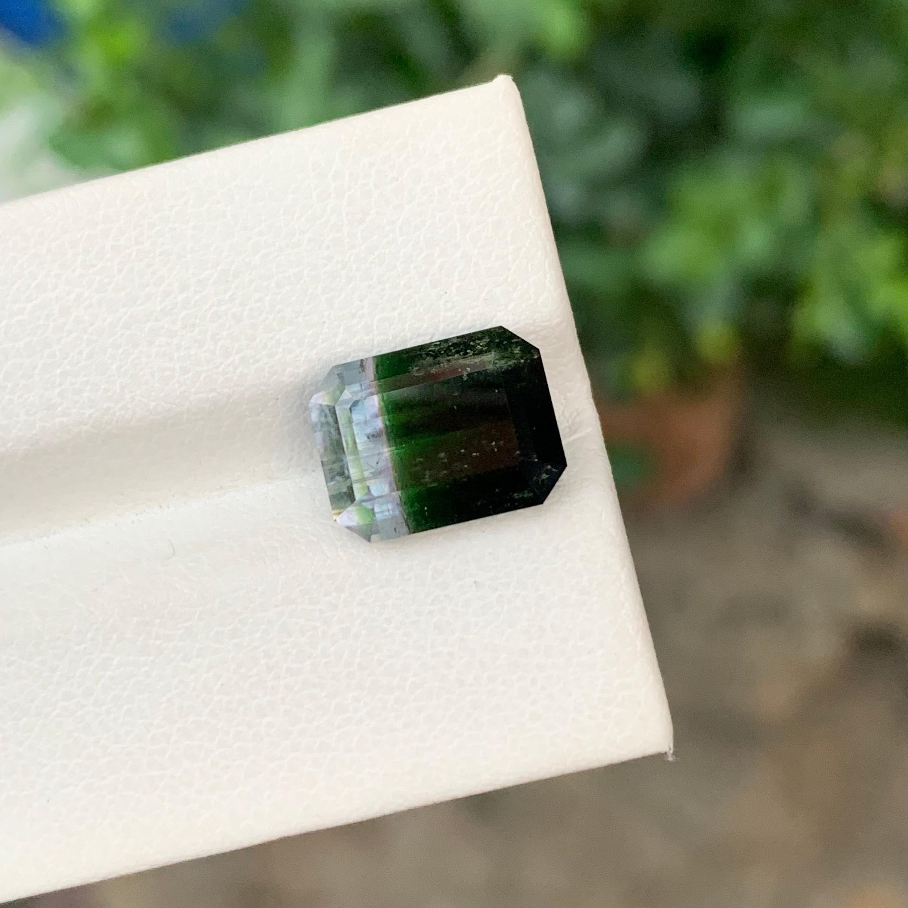 Bifarbiger Turmalin 6,70 Karat in Smaragdform aus Afghanistan-Mine (Smaragdschliff) im Angebot