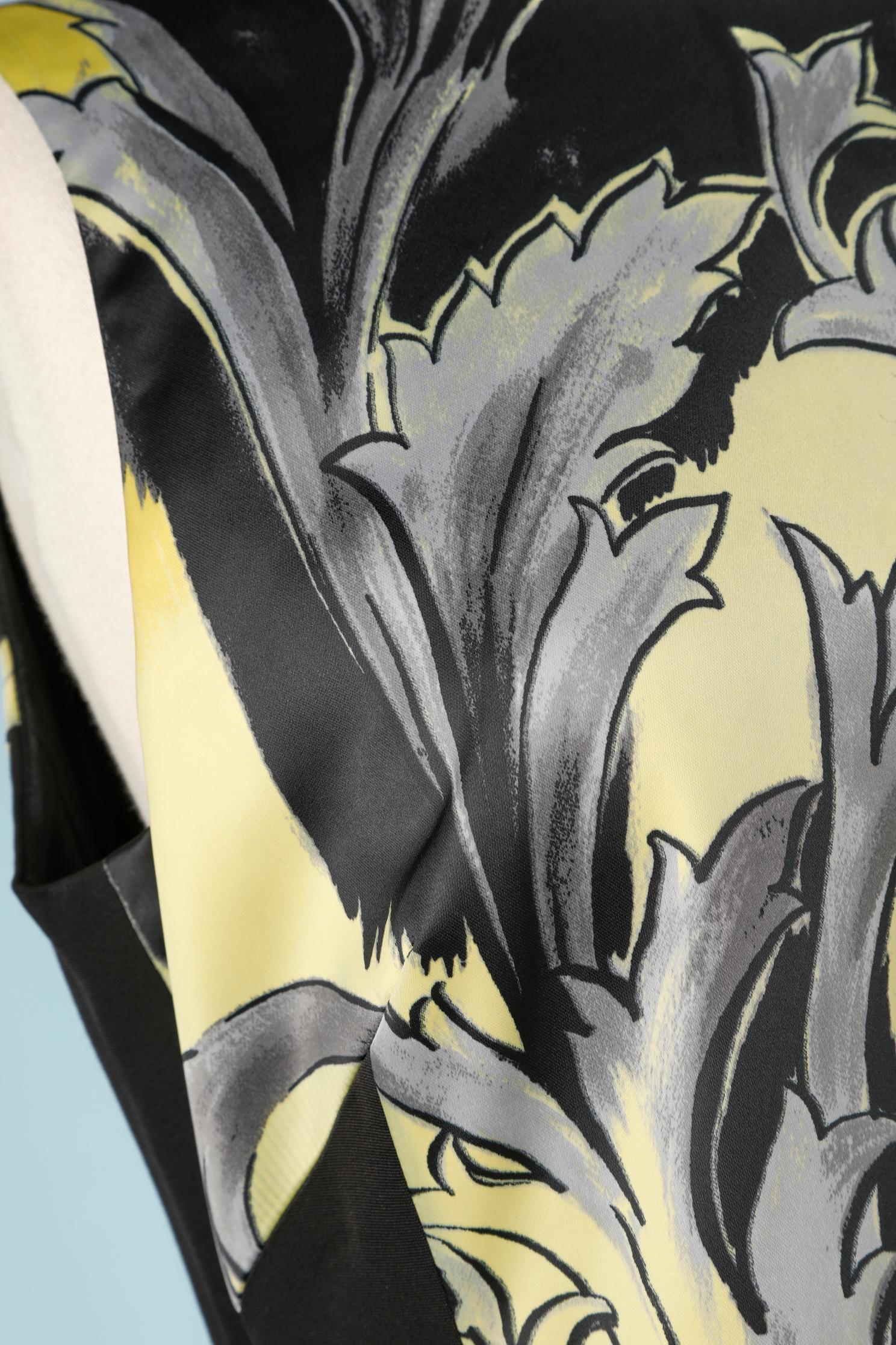 Ärmelloses Kleid mit Materialdruck aus der Versace-Kollektion  im Zustand „Hervorragend“ im Angebot in Saint-Ouen-Sur-Seine, FR