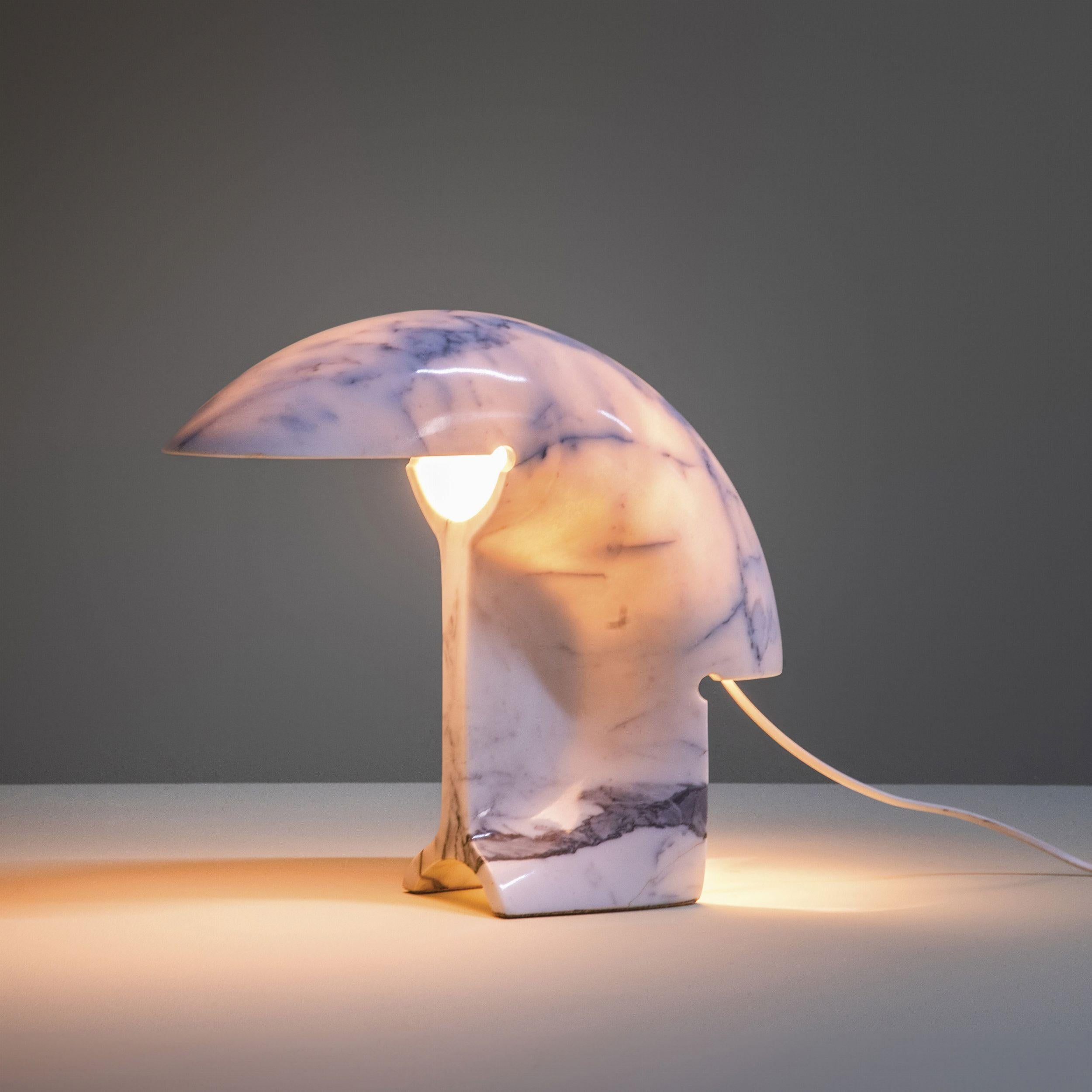 Milieu du XXe siècle Lampe de table Biagio par Tobia Scarpa pour Flos, Italie (1968) - Marbre de Carrara sculpté en vente