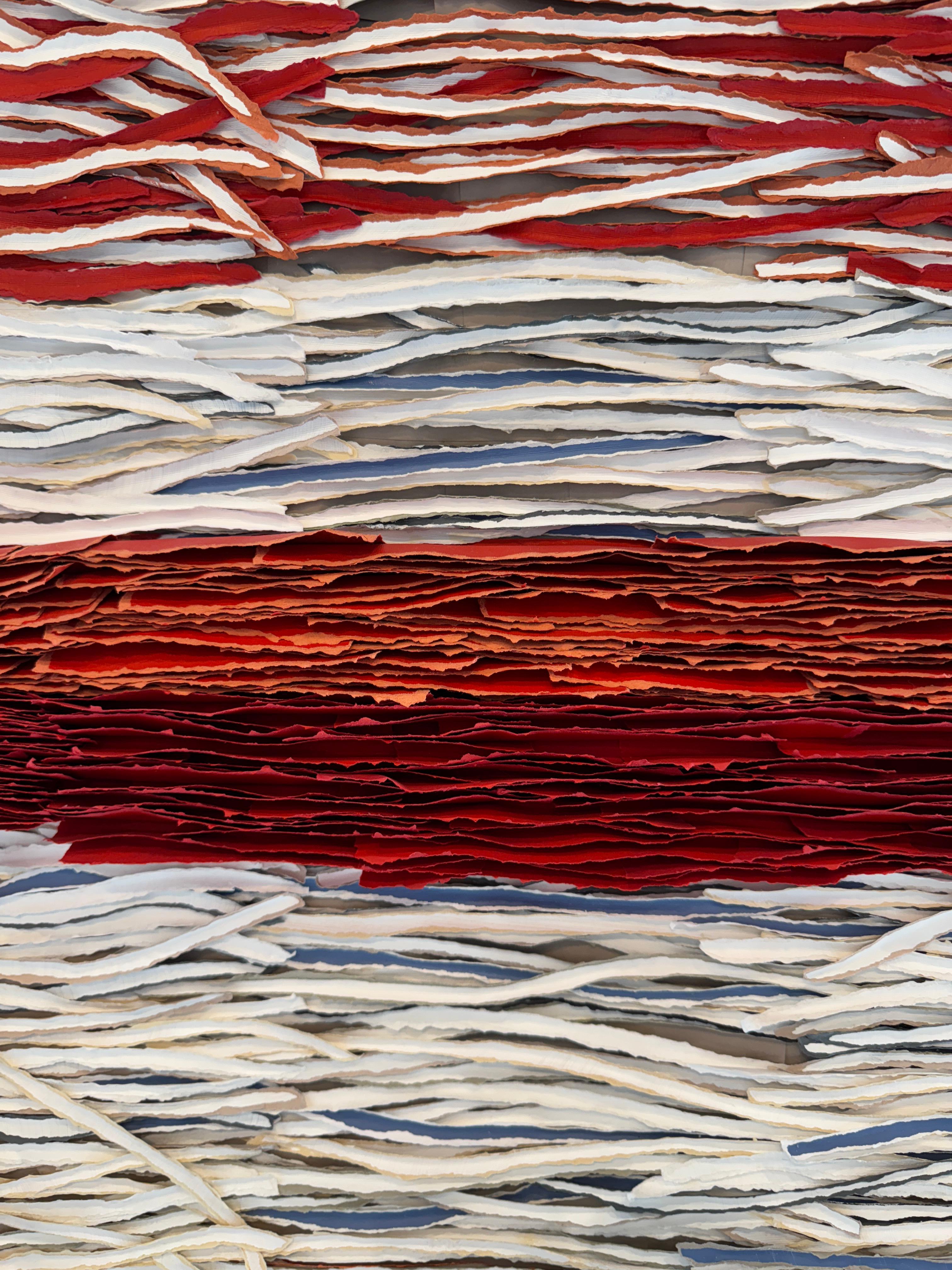 Dreidimensionales Papierkunstwerk, Rote und graue Wellen, zerrissenes Papier, 2024 im Angebot 9