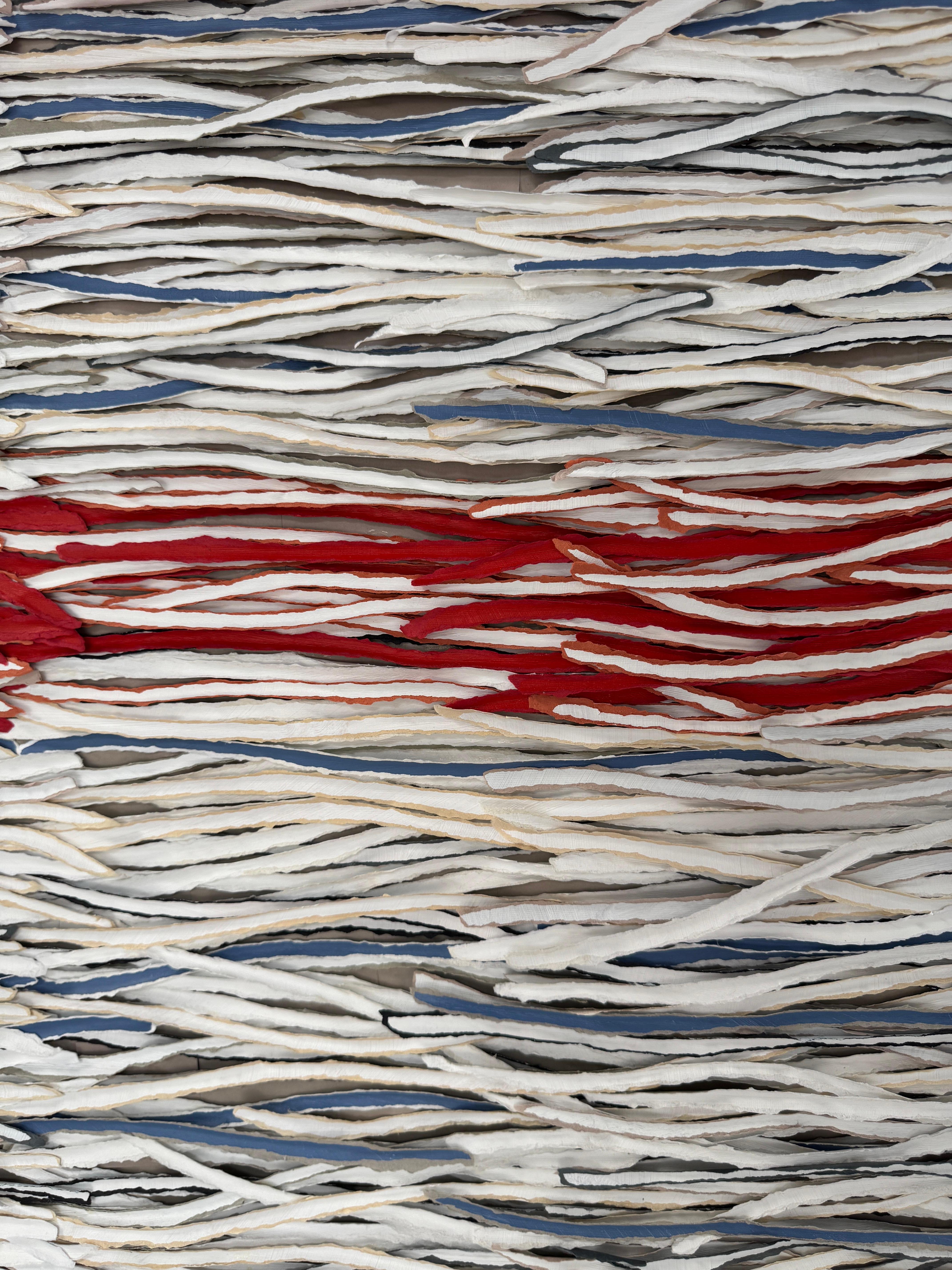 Dreidimensionales Papierkunstwerk, Rote und graue Wellen, zerrissenes Papier, 2024 im Angebot 2