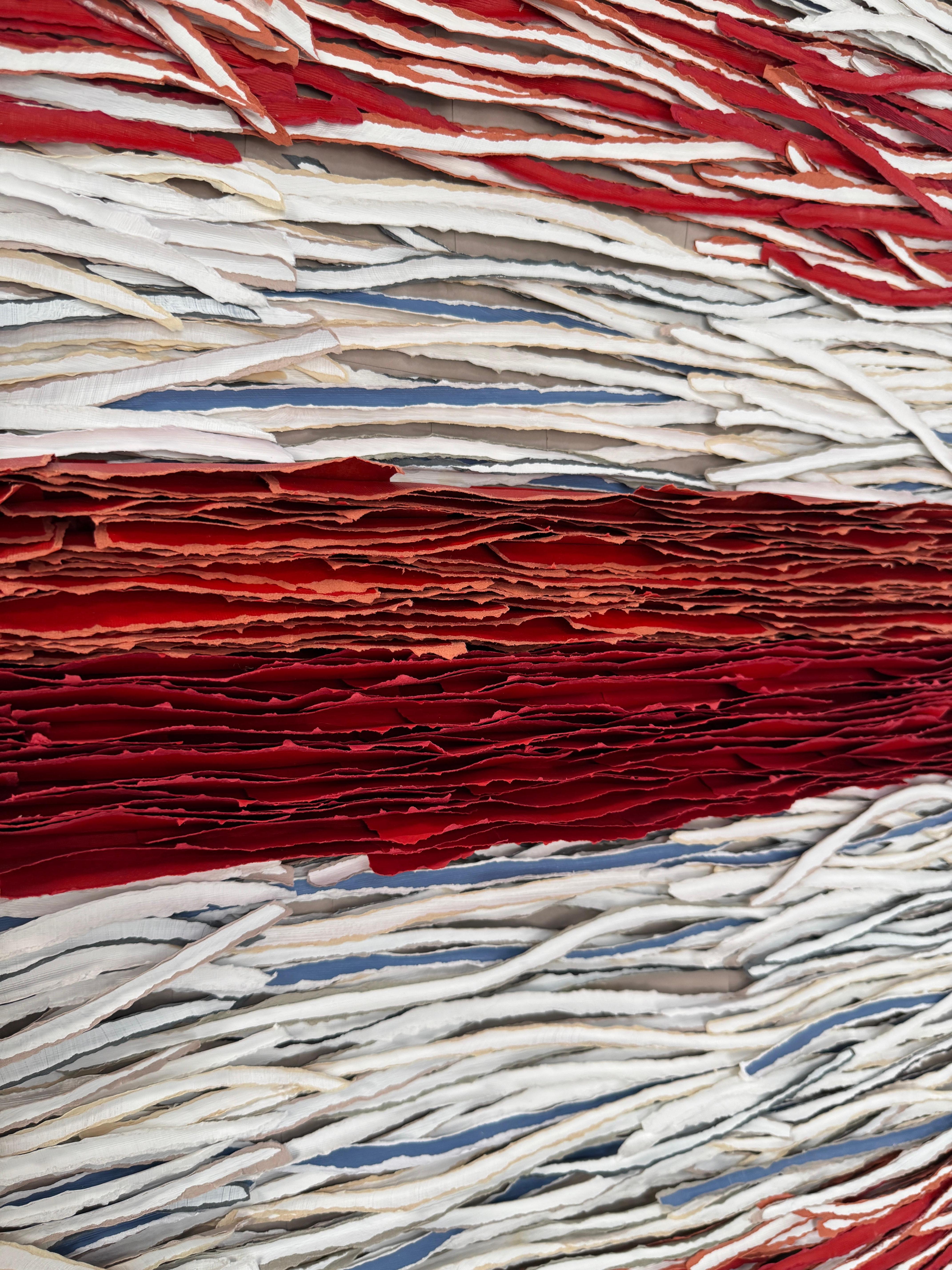 Dreidimensionales Papierkunstwerk, Rote und graue Wellen, zerrissenes Papier, 2024 im Angebot 4