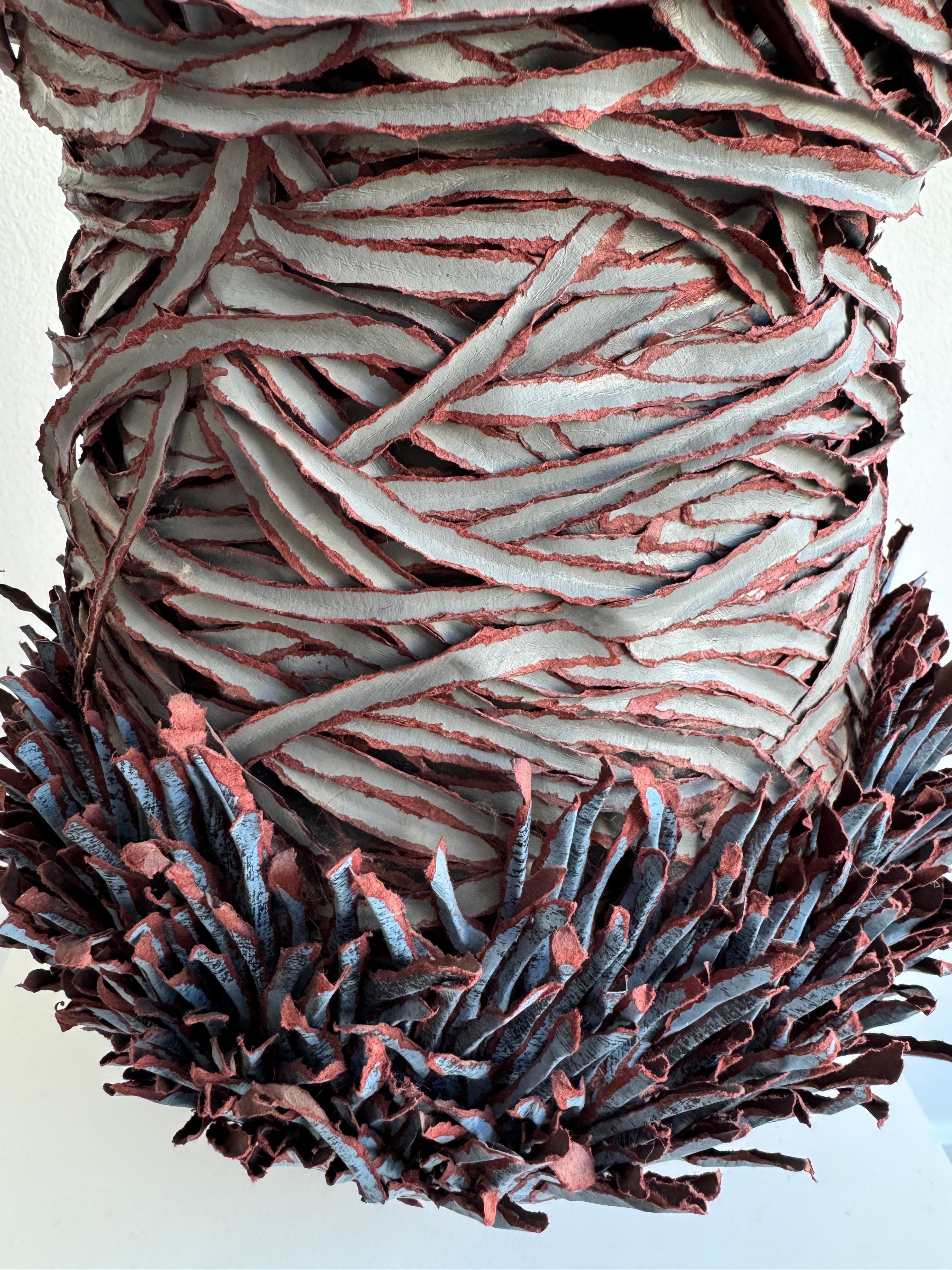 Escultura de papel en azul, blanco y morado, 2017 en venta 6
