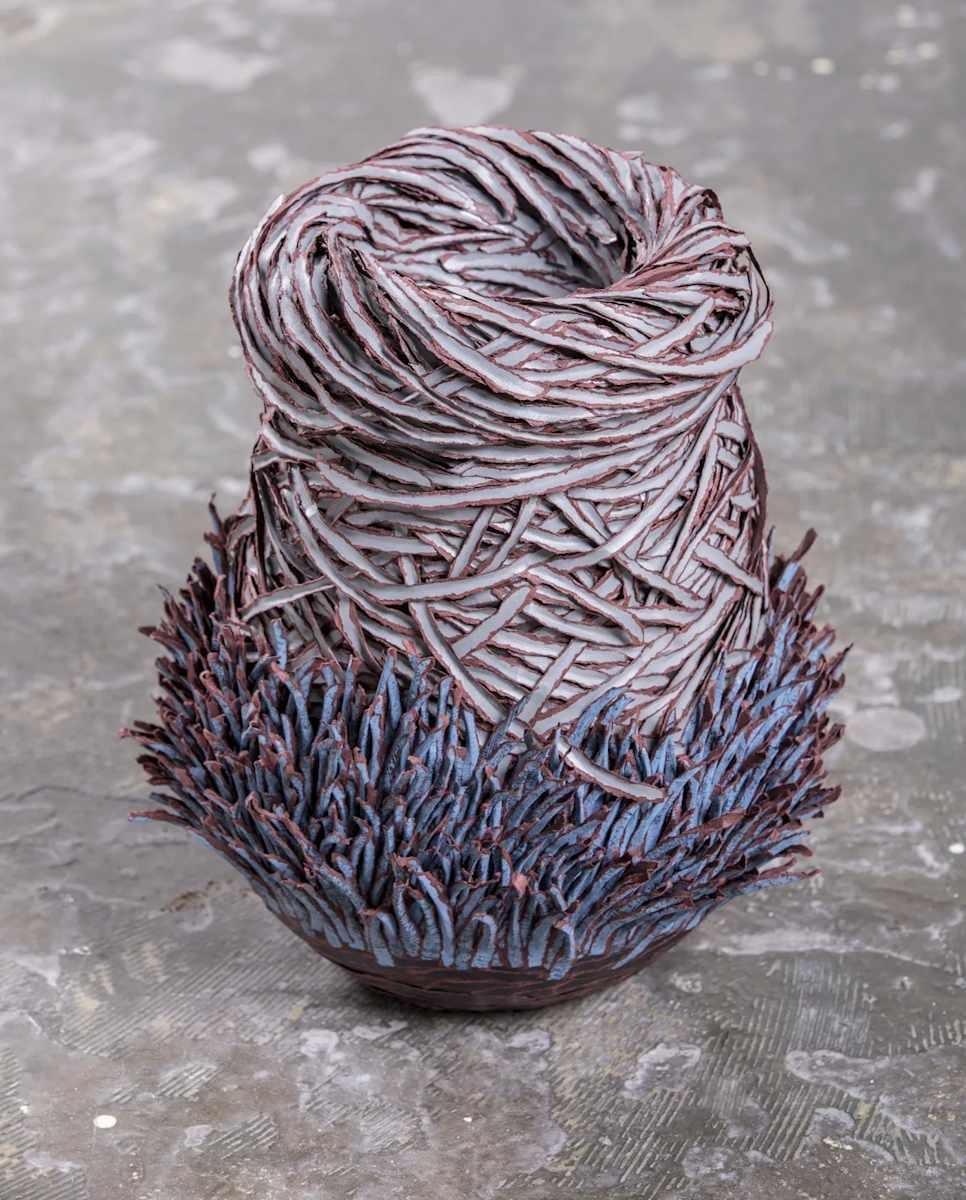 Escultura de papel en azul, blanco y morado, 2017 en venta 7