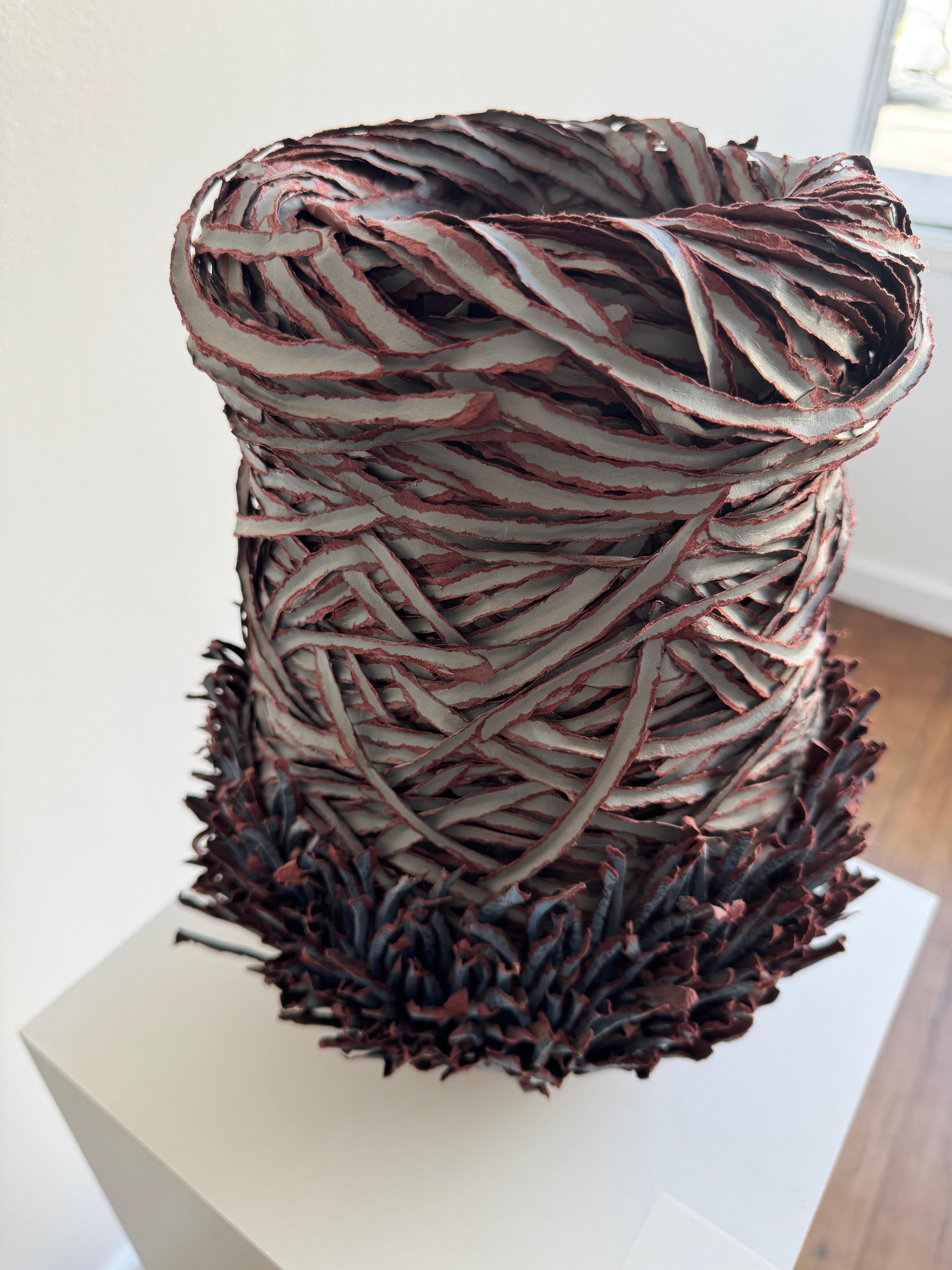 Escultura de papel en azul, blanco y morado, 2017 en venta 4