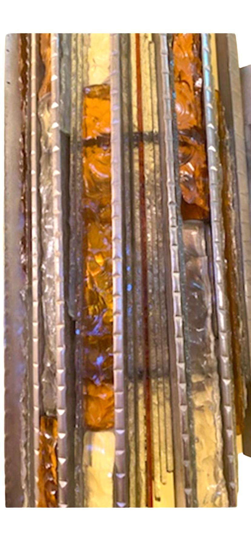 Exceptionnelle applique murale Biancardi & Jordan en verre Murano surdimensionné avec structure métallique. Le design et la qualité du verre font de cette pièce le meilleur du design italien.
Ces appliques uniques Biancardi &Jordan de Poliarte en