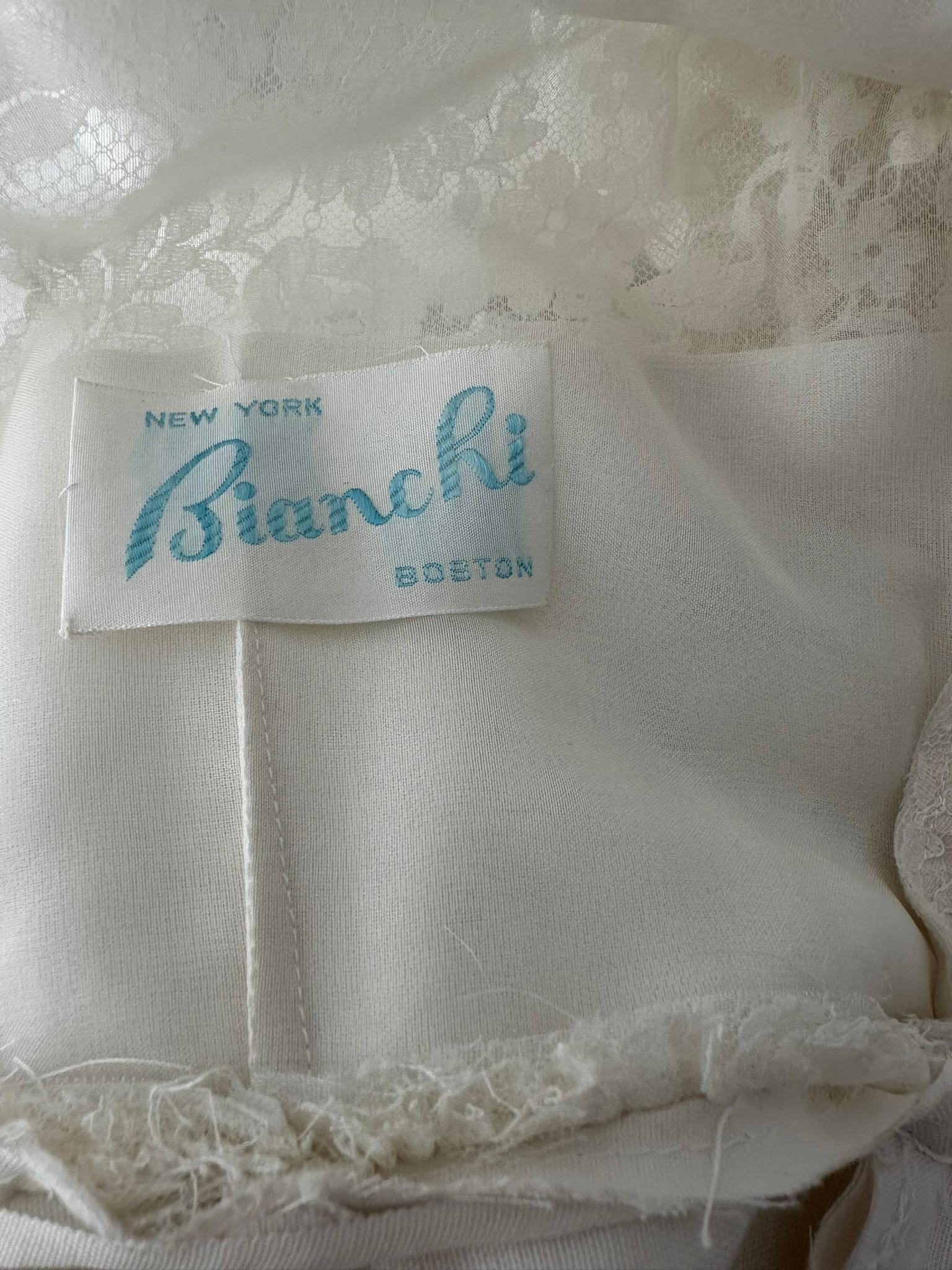 Bianchi New York/Boston Abito da sposa impero in pizzo bianco a collo alto 1960s X Small in vendita 15