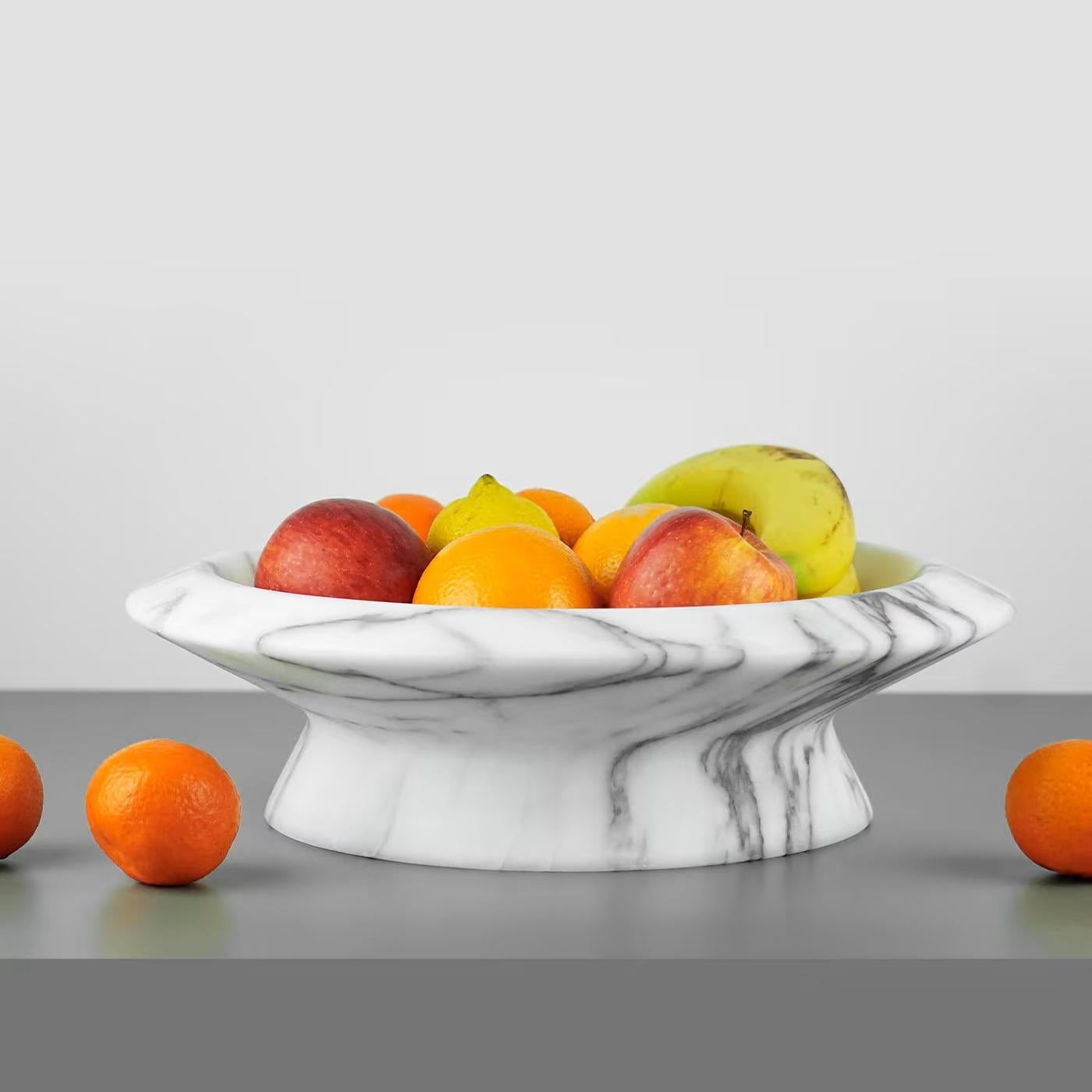 Bianco Arabescato Amaltea di Ivan Colominas
Dimensioni: 36,5 x 10 cm
Materiali: Bianco Arabescato 

Sono disponibili anche diverse biglie.

La collezione è un omaggio a uno dei grandi maestri italiani del design e dell'architettura: Angelo