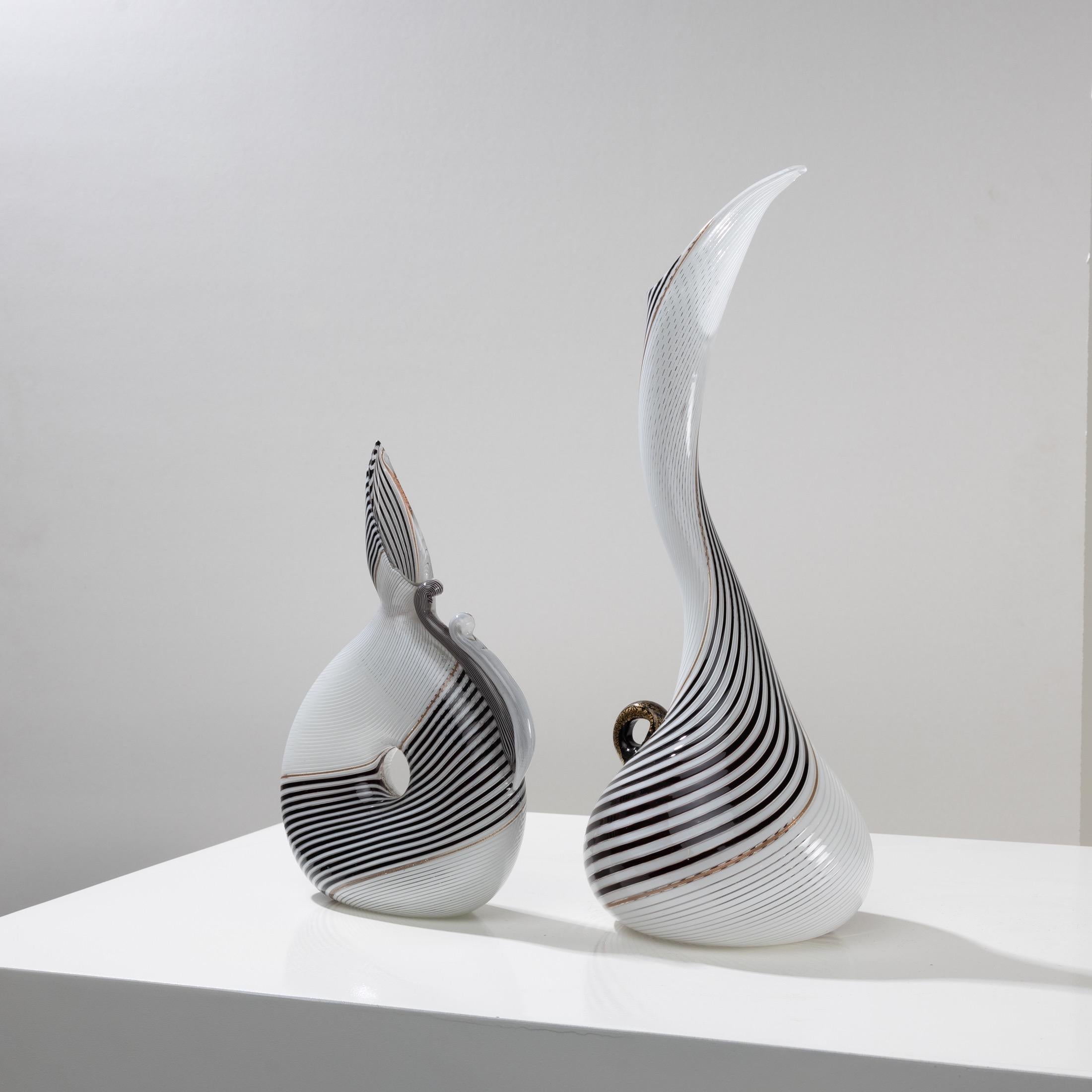 Blown Glass “Mezza filigrana” bianco nero vase by Dino Martens – Aureliano Toso Murano
