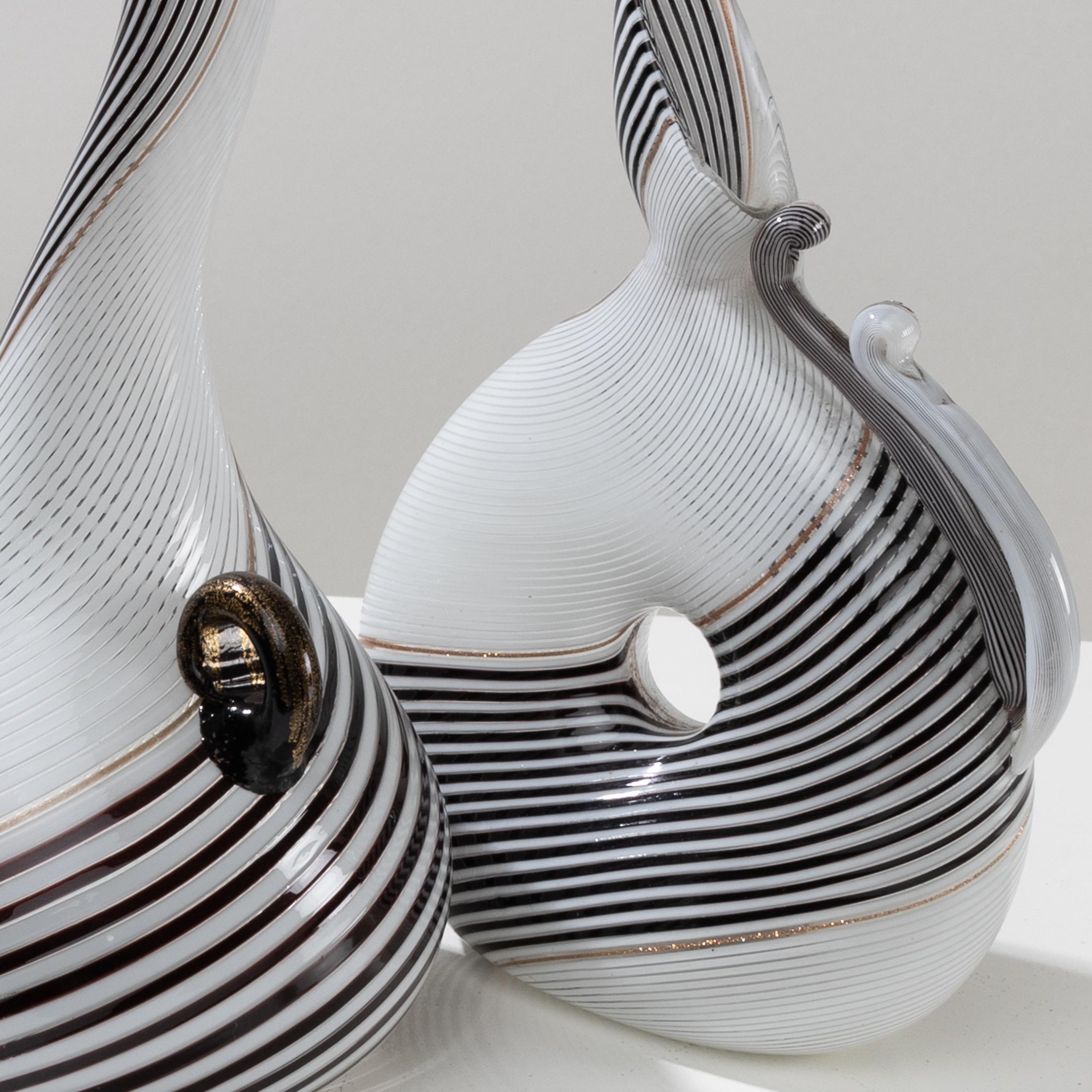 “Mezza filigrana” bianco nero vase by Dino Martens – Aureliano Toso Murano 1