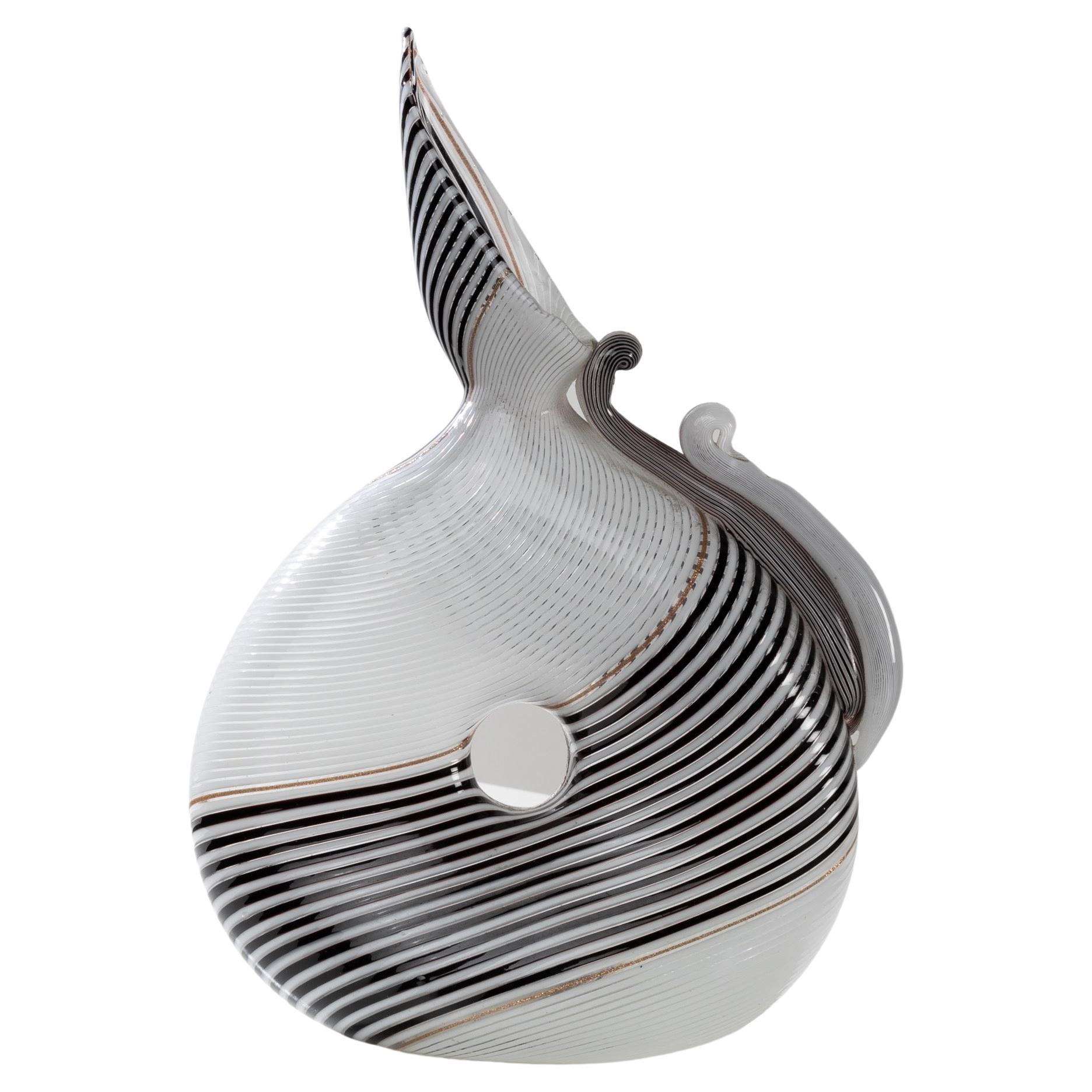 “Mezza filigrana” bianco nero vase by Dino Martens – Aureliano Toso Murano