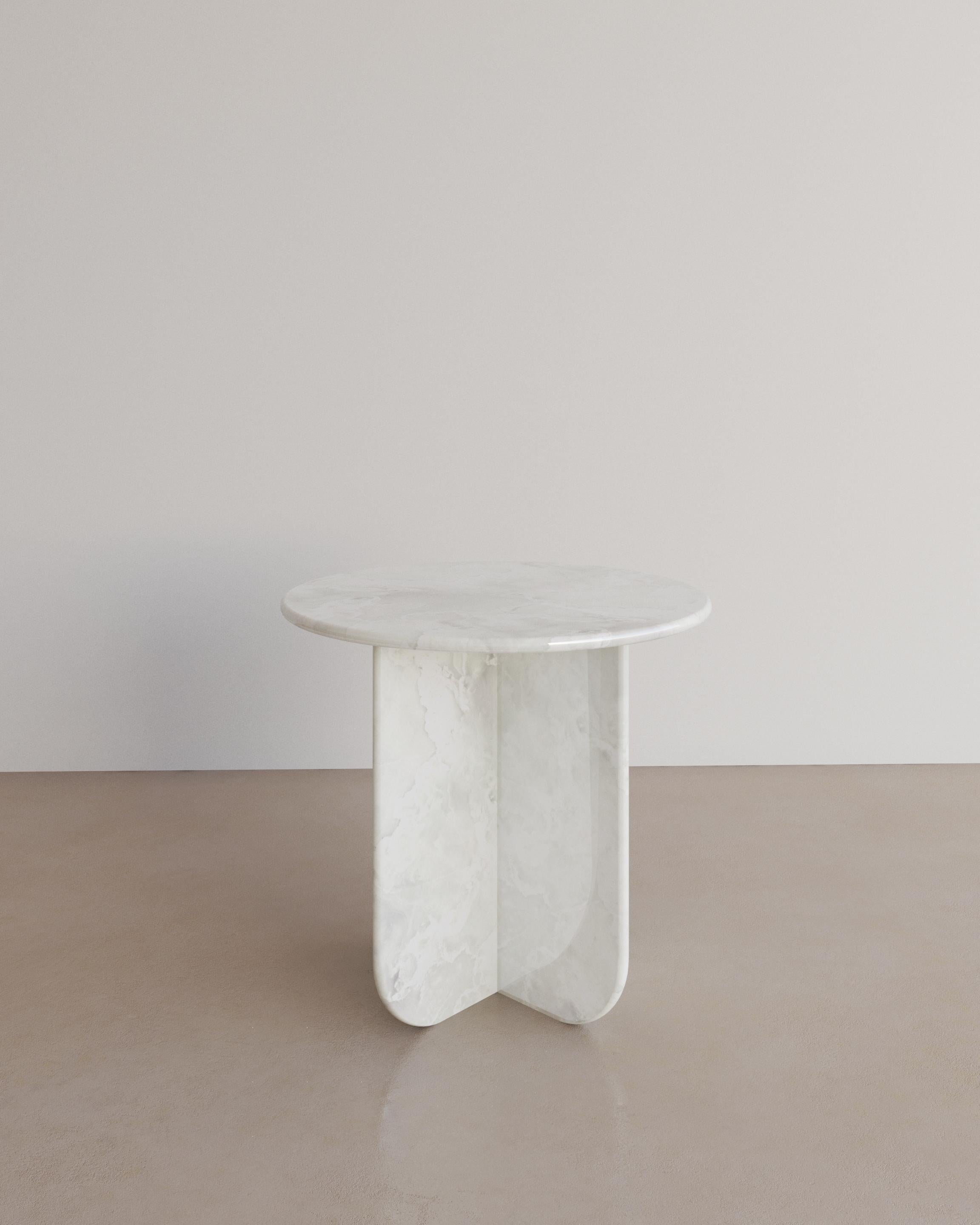 The Essentialist presents the Ètoile Occasional Table in Bianco Onyx. A petite circle elegantly stacks upon a four point star. A bold statement that encapsulates excellence and expertise. Finished with bullnose edge detailing and soft curvature.