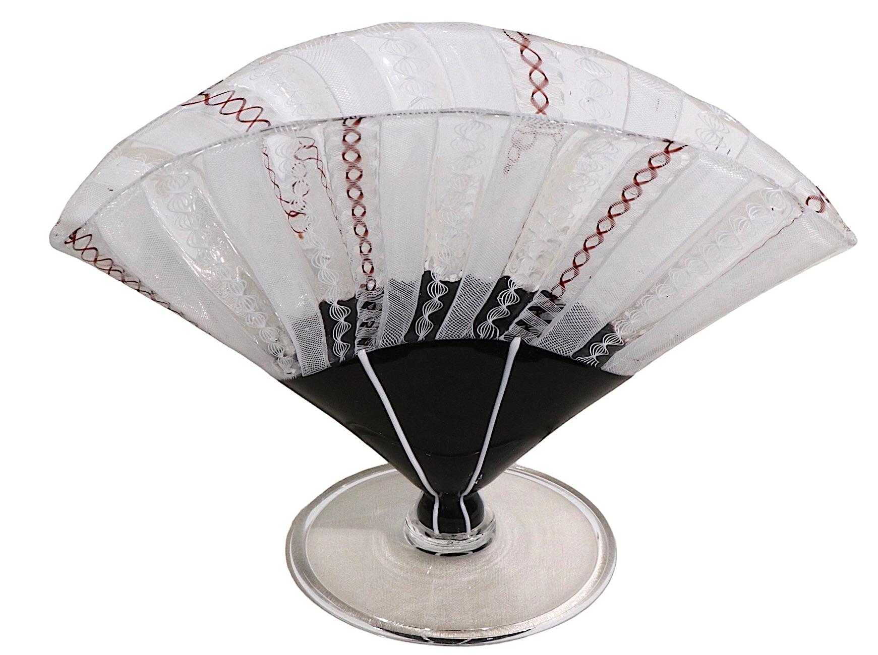 Iconic Italian Art Glass Fan vase, by Flavio Bianconi for Venini, circa 1940's. This example is in excellent, original condition, free of damage or repairs, it is fully and correctly acid stamp marked ( Venini Murano Italia ) on verso. A classic