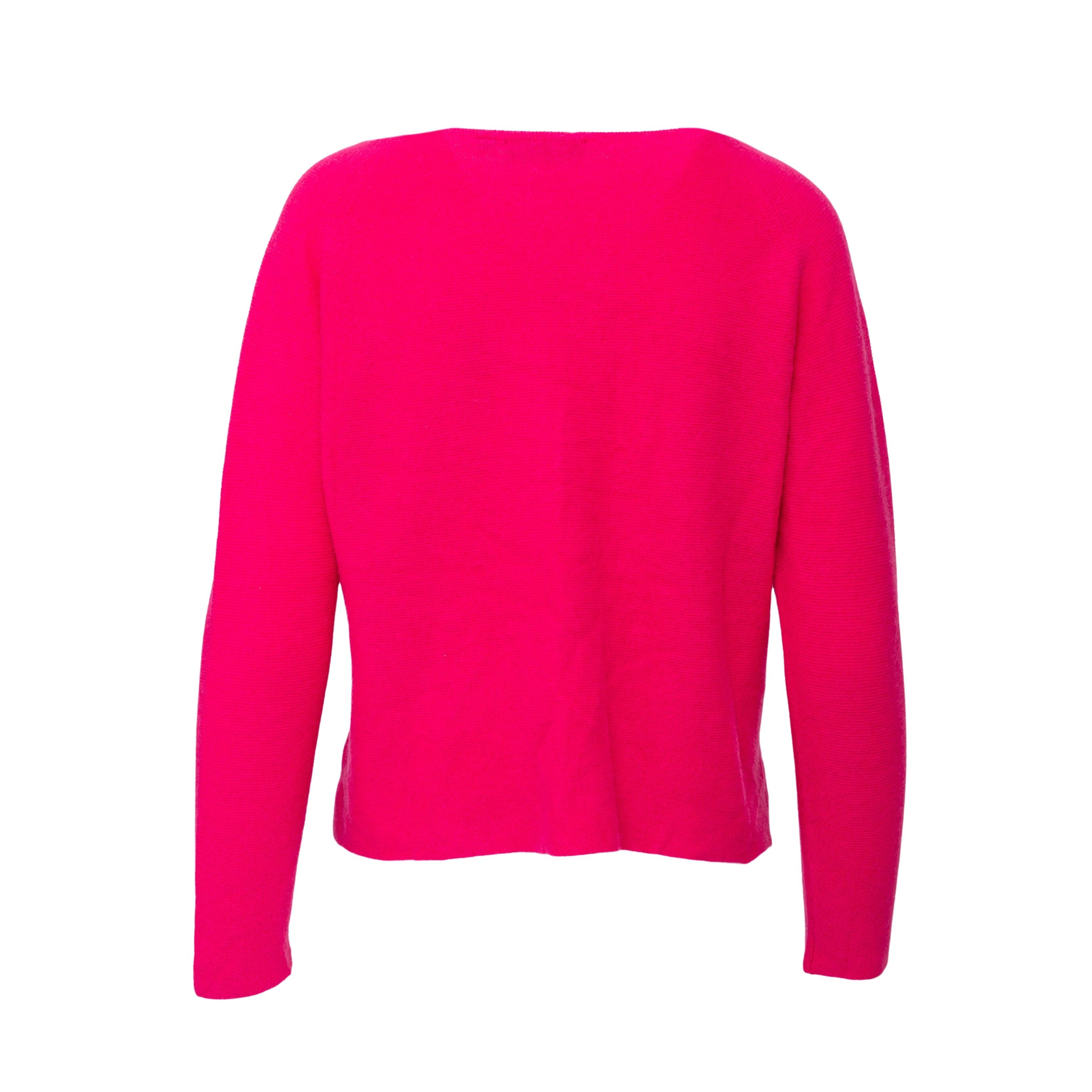 The Biarritz Cashmere Sweater, in a vibrant pink hue, is the perfect addition to your winter wardrobe. Crafted from 100% cashmere, it boasts a soft and warm feel, making it the ultimate in luxury. Complete with a relaxed boat neck for a stylish and