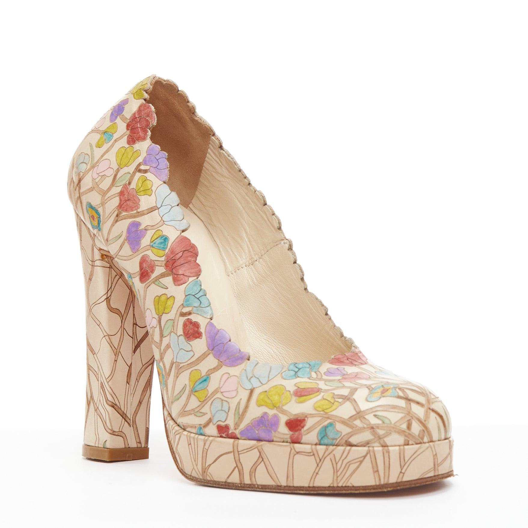 BIBA Vintage brown floral illustration scalloped round toe platform pump EU37
Reference: NKLL/A00127
Brand: Biba
Material: Leather
Color: Multicolour, Brown
Pattern: Floral
Lining: Brown Leather
Extra Details: Print and etched in leather. Scalloped