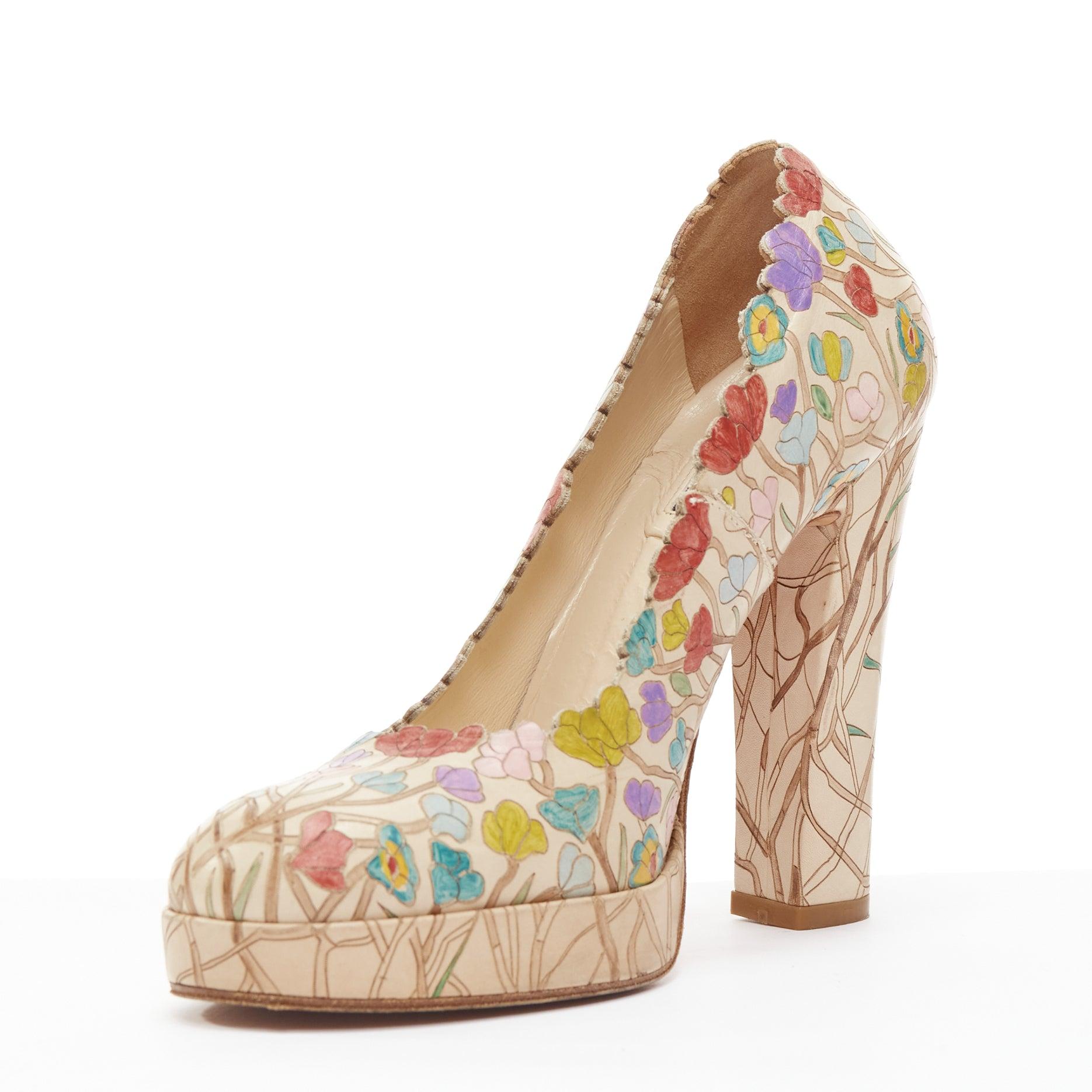 BIBA Vintage brown floral illustration scalloped round toe platform pump EU37 In Good Condition For Sale In Hong Kong, NT
