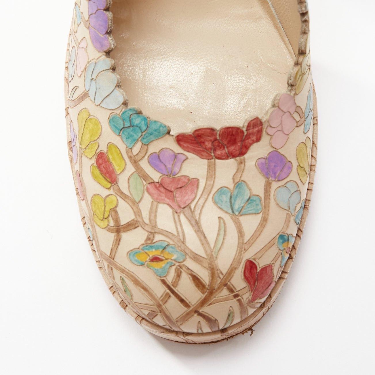 BIBA Vintage brown floral illustration scalloped round toe platform pump EU37 For Sale 1