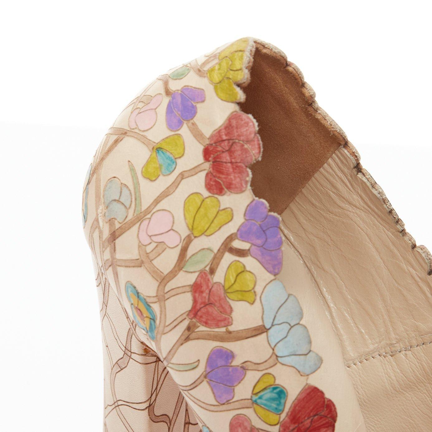 BIBA Vintage brown floral illustration scalloped round toe platform pump EU37 For Sale 3