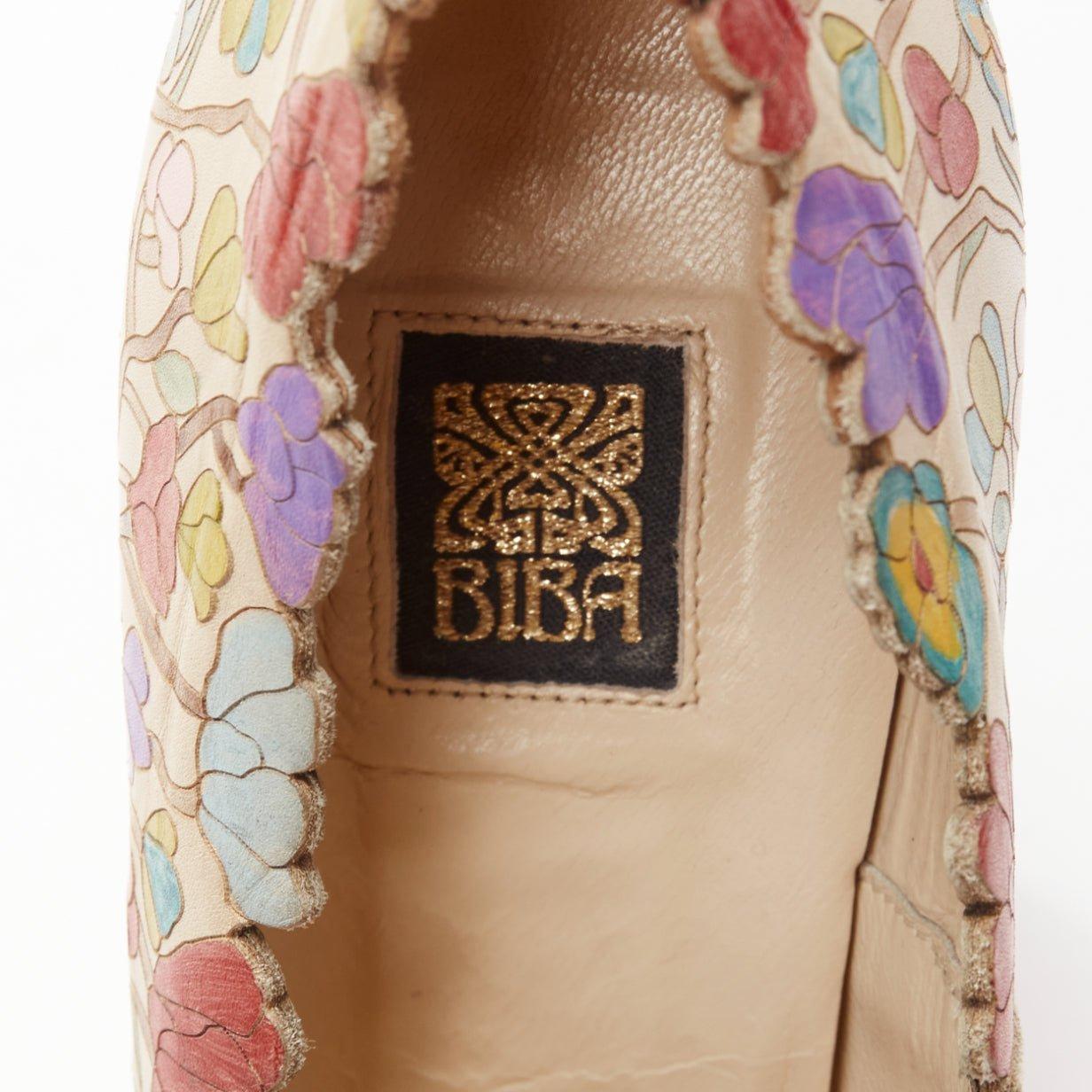 BIBA Vintage brown floral illustration scalloped round toe platform pump EU37 For Sale 4