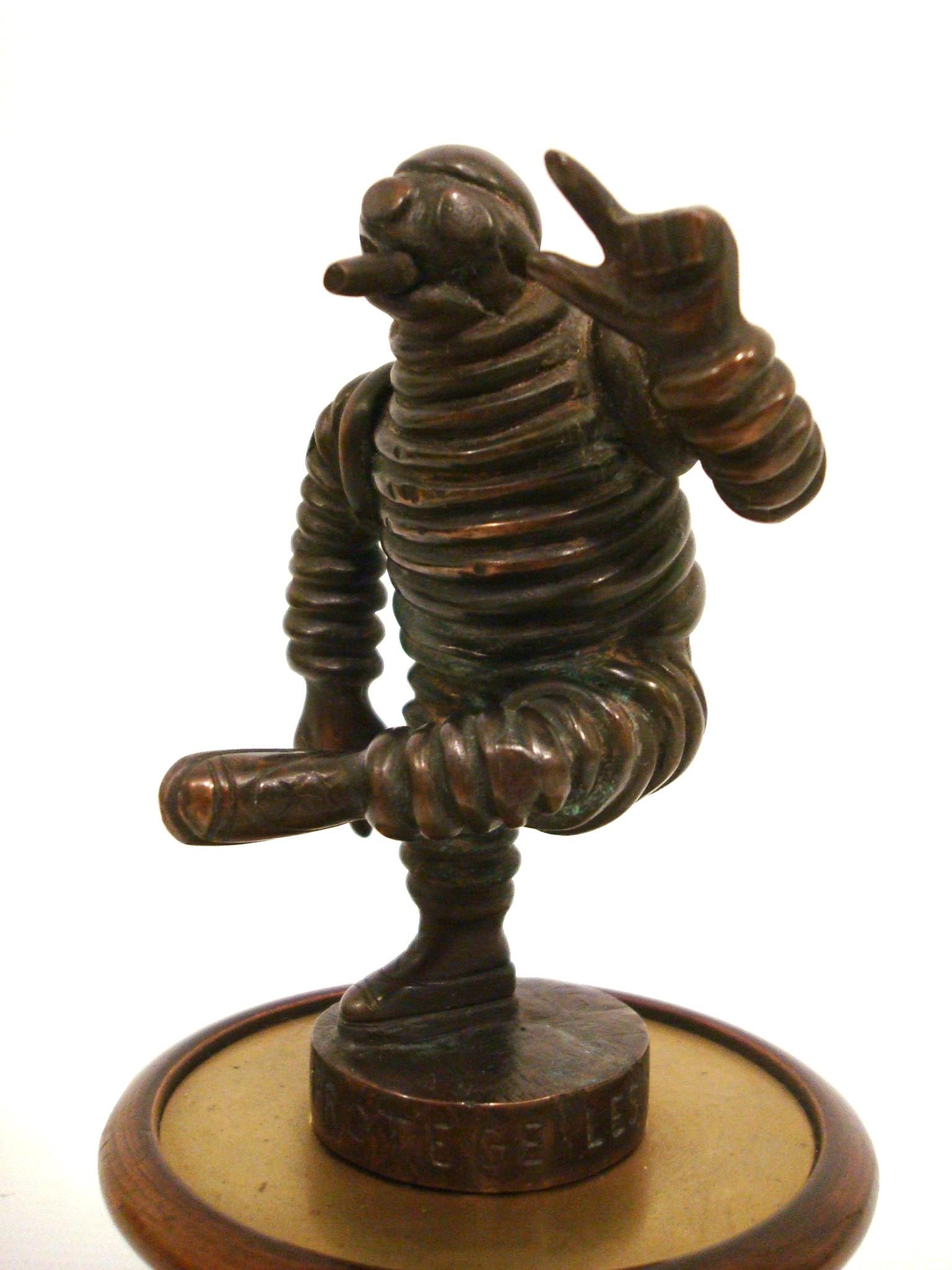Bibendum Michelin Man Bronze Auto Maskottchen, Hood's Ornament, Automobilia im Zustand „Gut“ im Angebot in Buenos Aires, Olivos