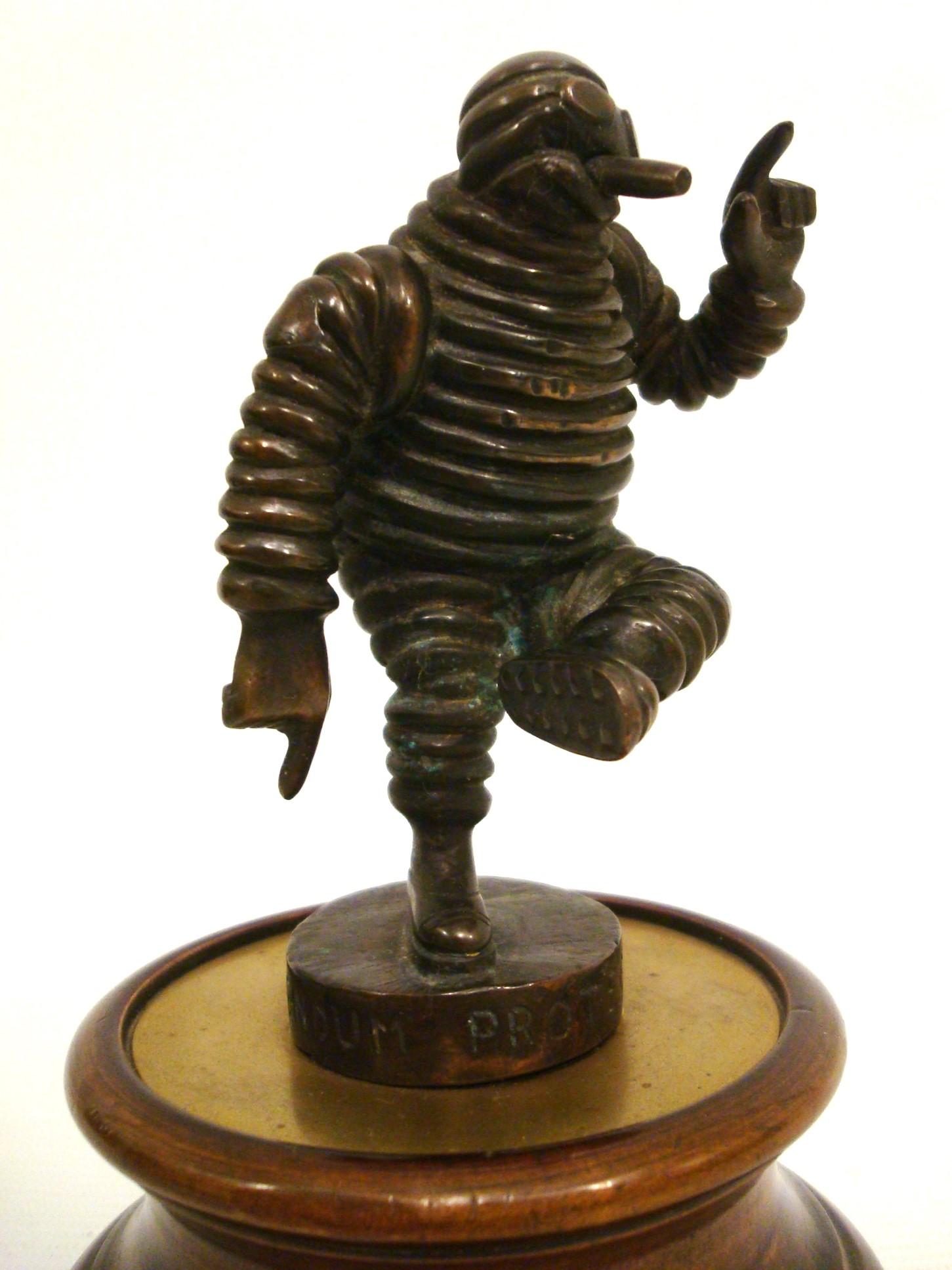 Bibendum Michelin Man Bronze Auto Maskottchen, Hood's Ornament, Automobilia im Angebot 2