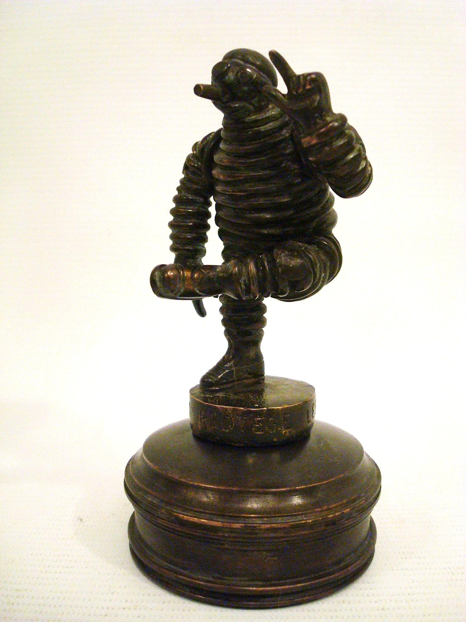 Bibendum Michelin Man Mascotte in bronzo, ornamento per il cofano, Automobilia, Francia 1909 in vendita 3