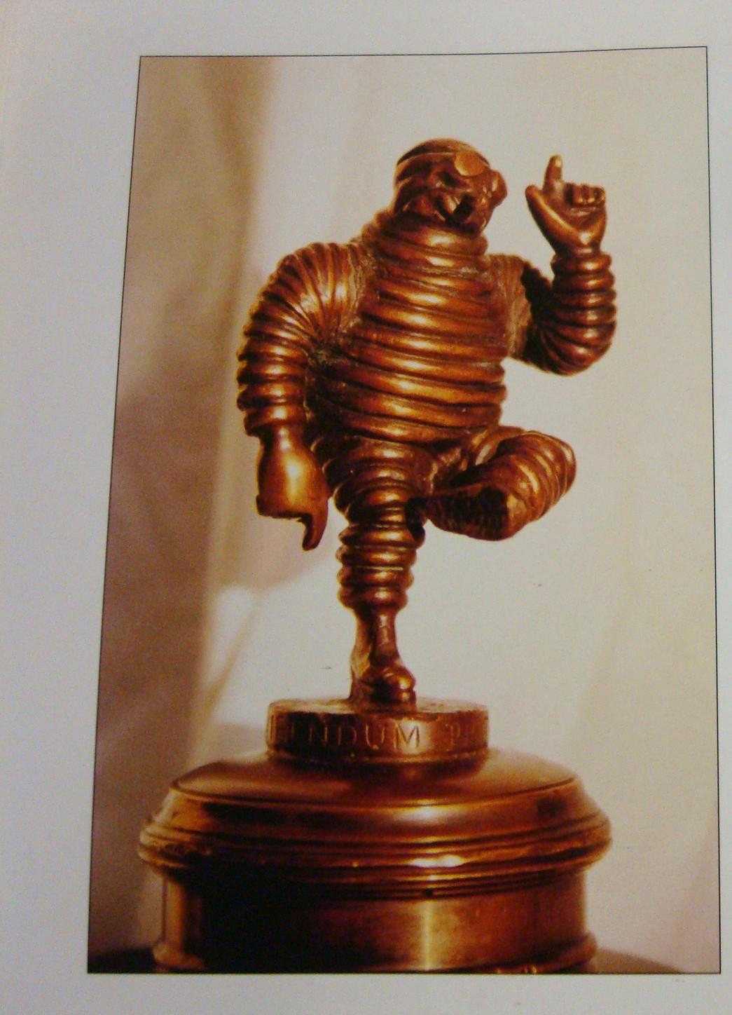 Bibendum Michelin Man Mascotte in bronzo, ornamento per il cofano, Automobilia, Francia 1909 in vendita 5