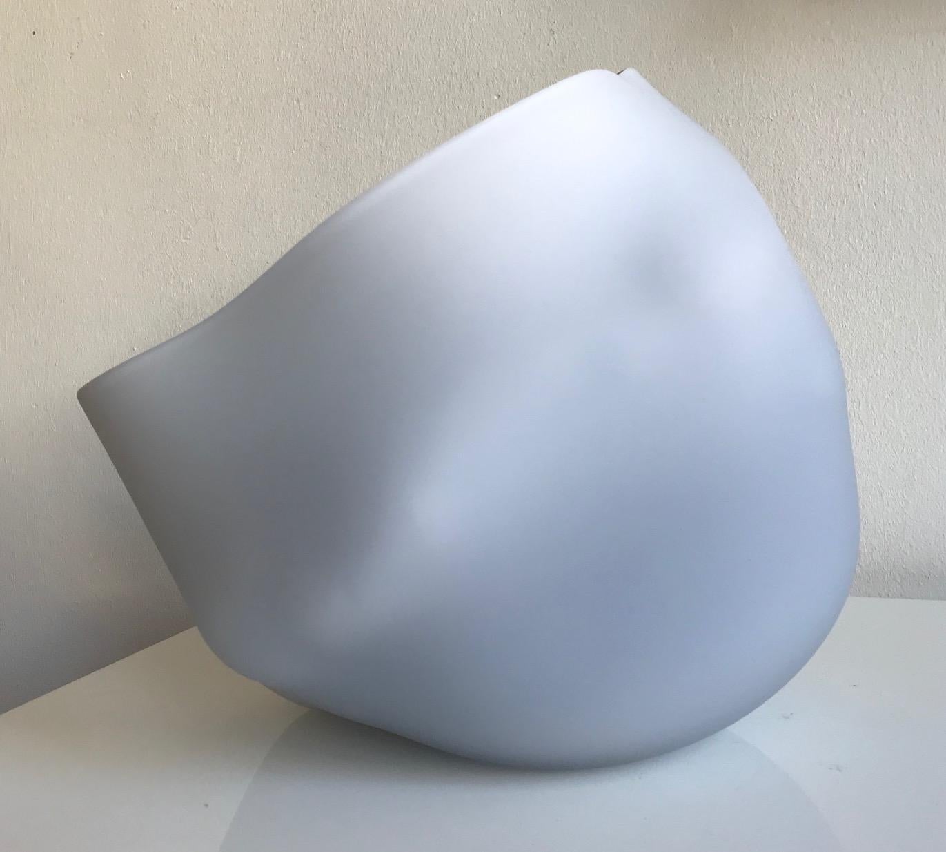 Zeitgenössische Skulptur „ Cloud“ aus sandgestrahltem und geblasenem Glas in Weiß und Braun 3