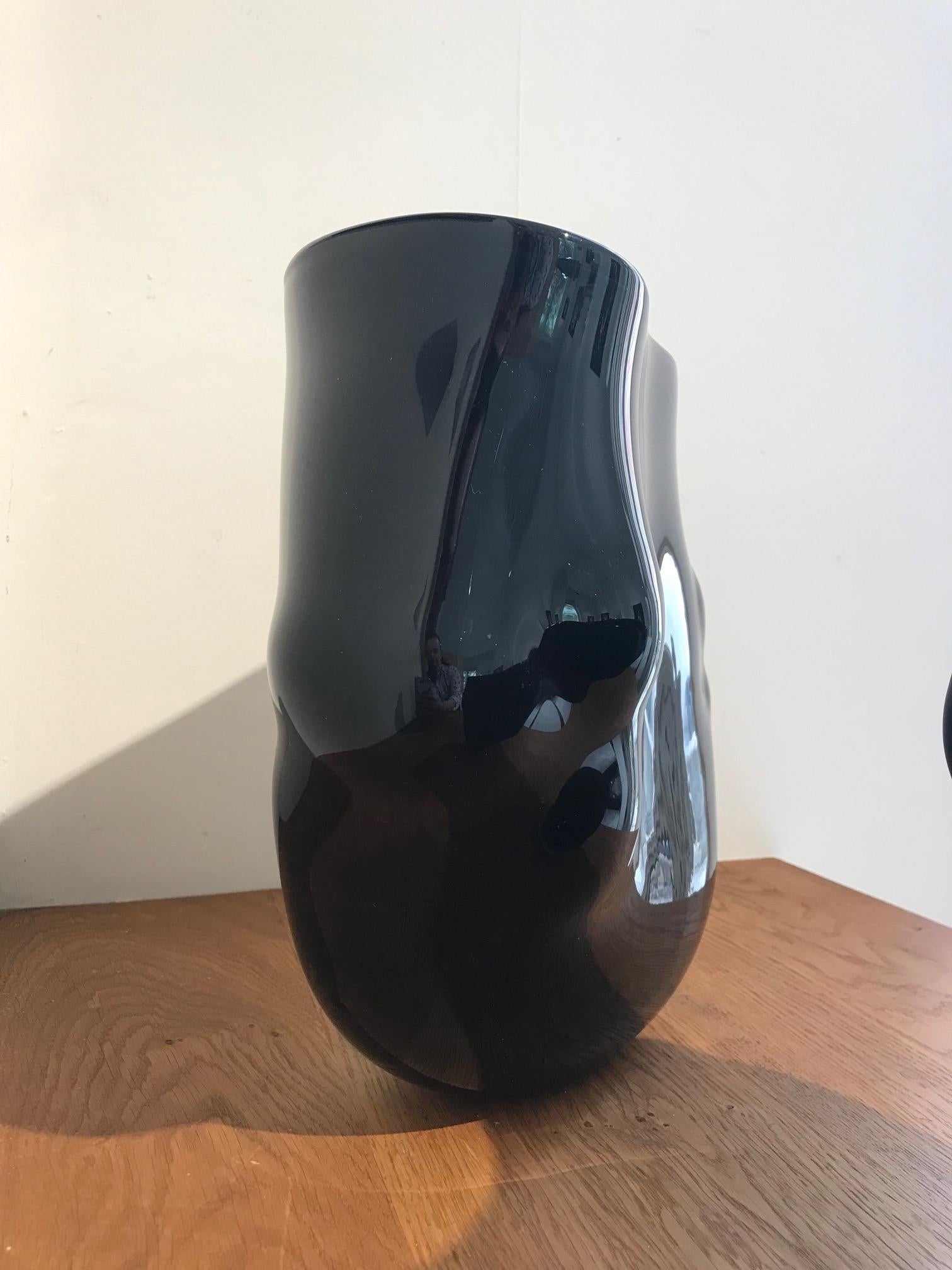 Sculpture contemporaine en verre soufflé ''Torso'' en noir et Brown 1